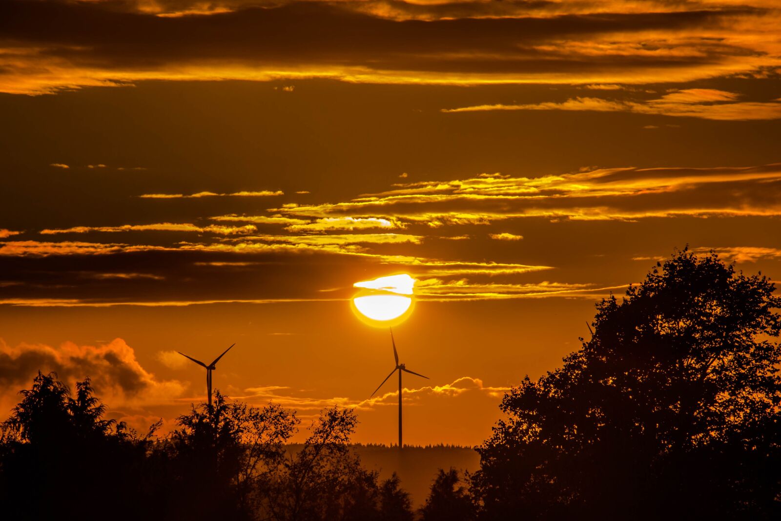Canon EOS 650D (EOS Rebel T4i / EOS Kiss X6i) sample photo. Sunset, sun, windräder photography