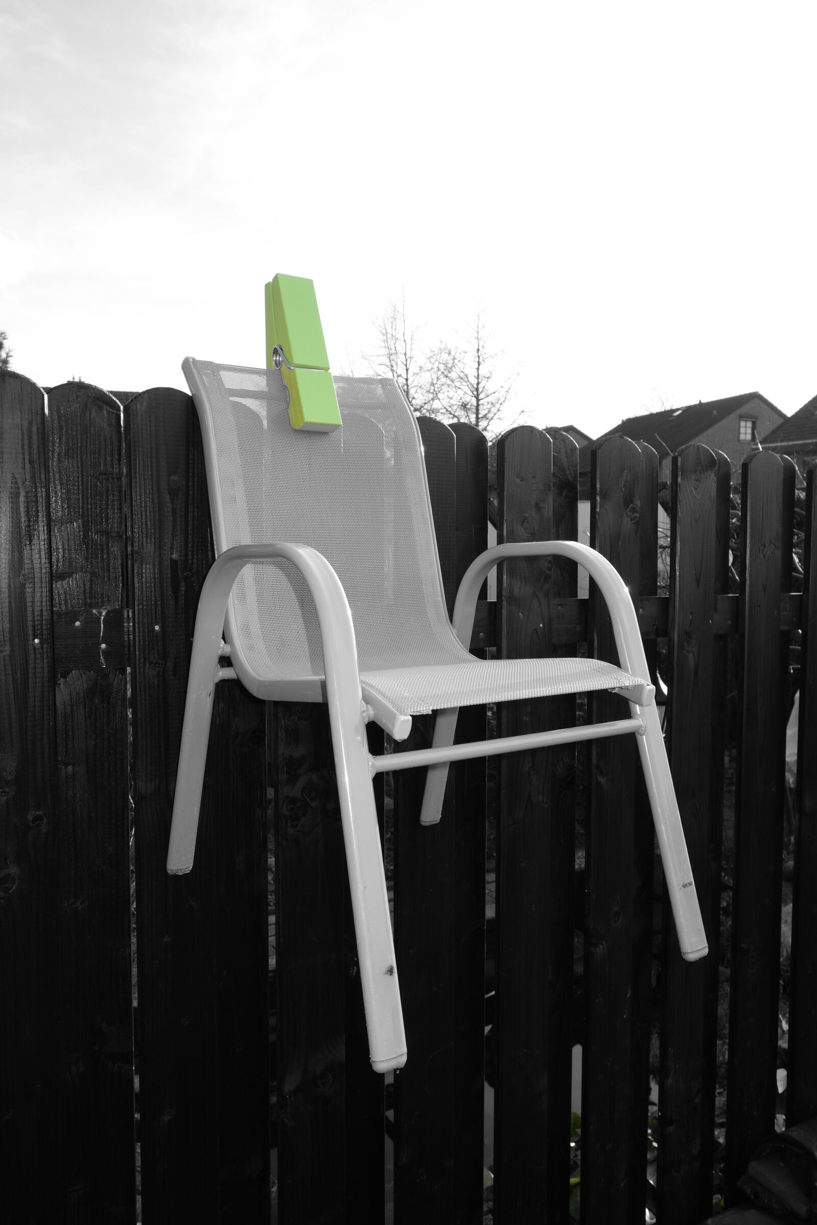 Sony Cyber-shot DSC-RX100 sample photo. Chair, paperclip, green photography