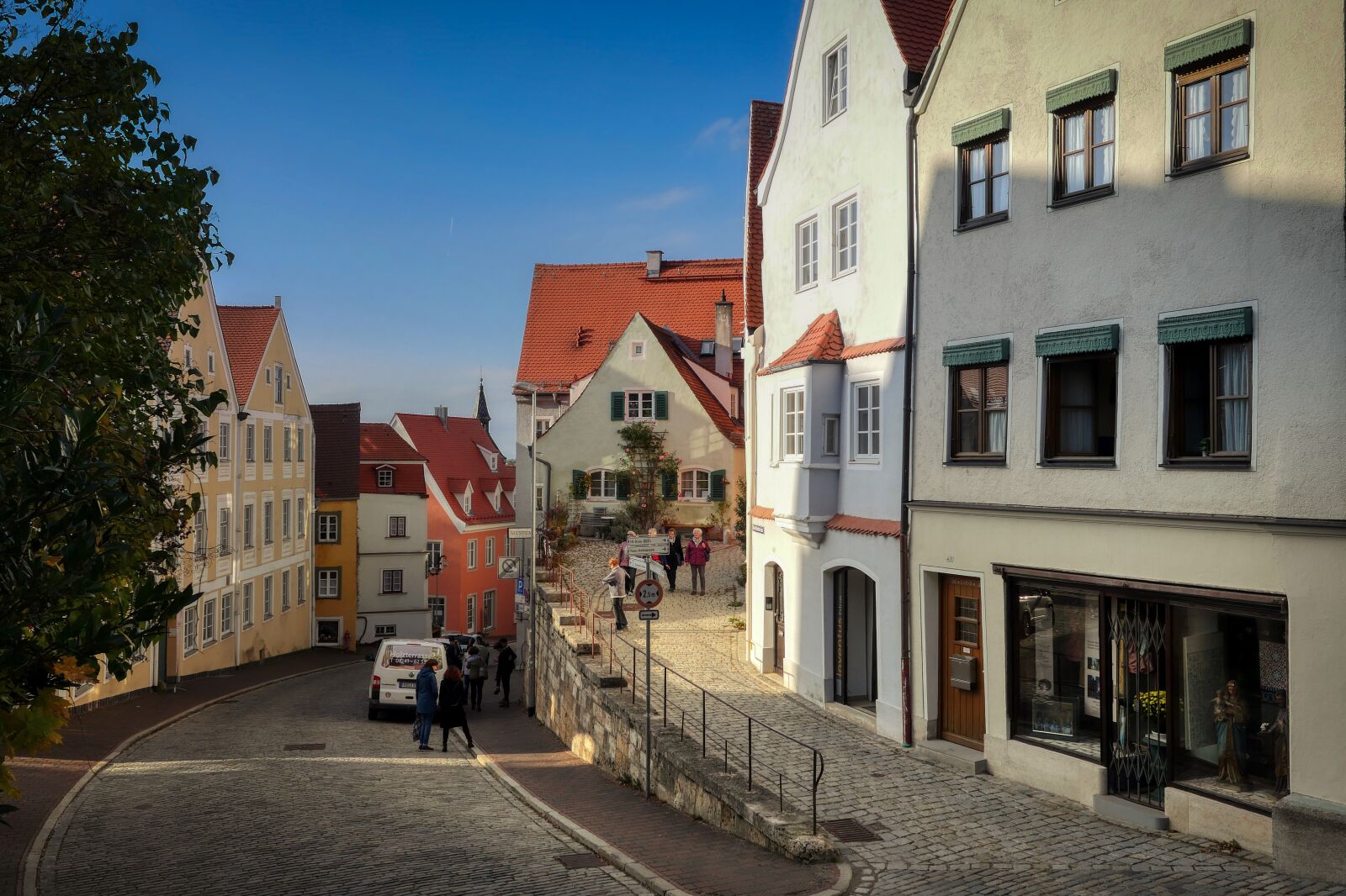 Panasonic Lumix DMC-GX8 sample photo. Landsberg, alley, historic center photography
