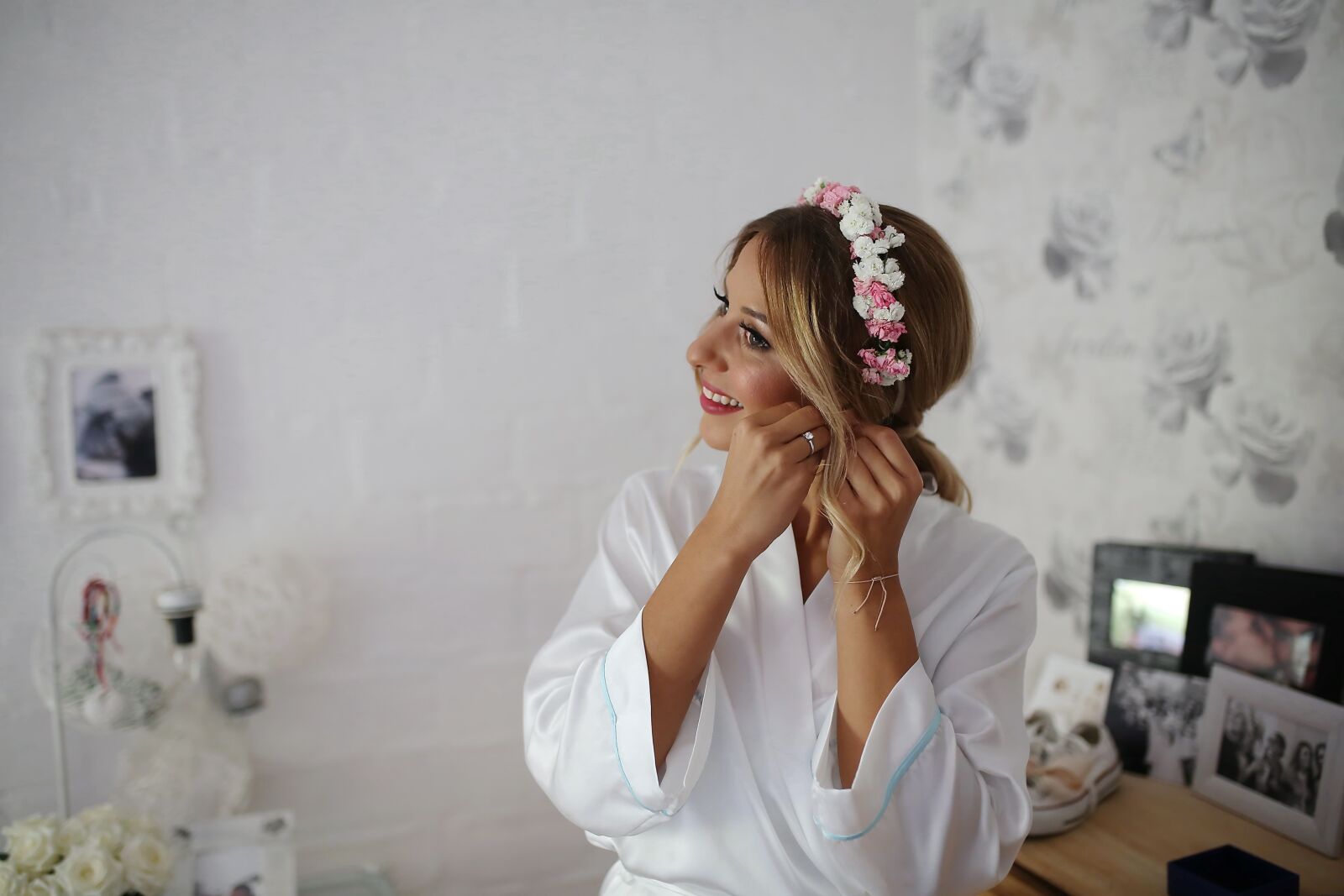 Canon EOS 5D Mark III sample photo. Morning, preparation, smile, gorgeous photography