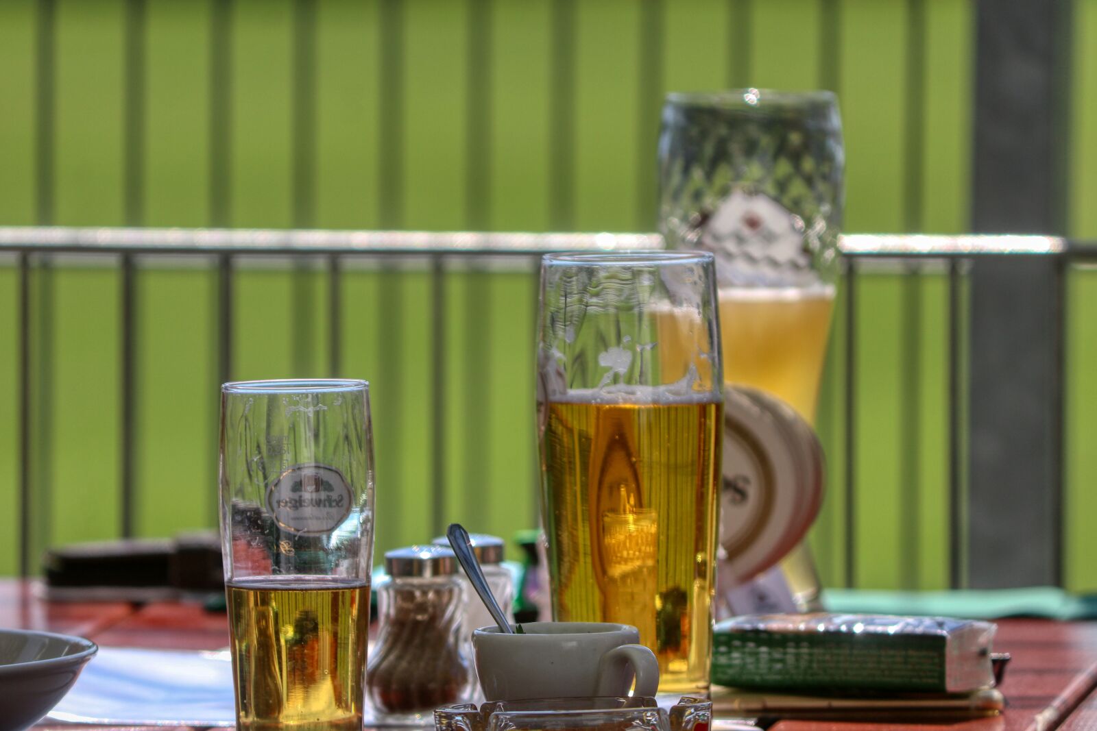 Canon EOS 80D + Canon EF-S 55-250mm F4-5.6 IS II sample photo. Beer, beer garden, drink photography