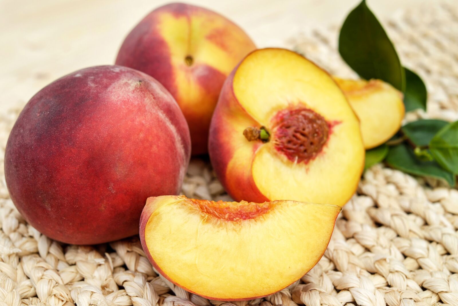 Fujifilm X-T10 + Fujifilm XF 35mm F1.4 R sample photo. Peach, fruit, red photography
