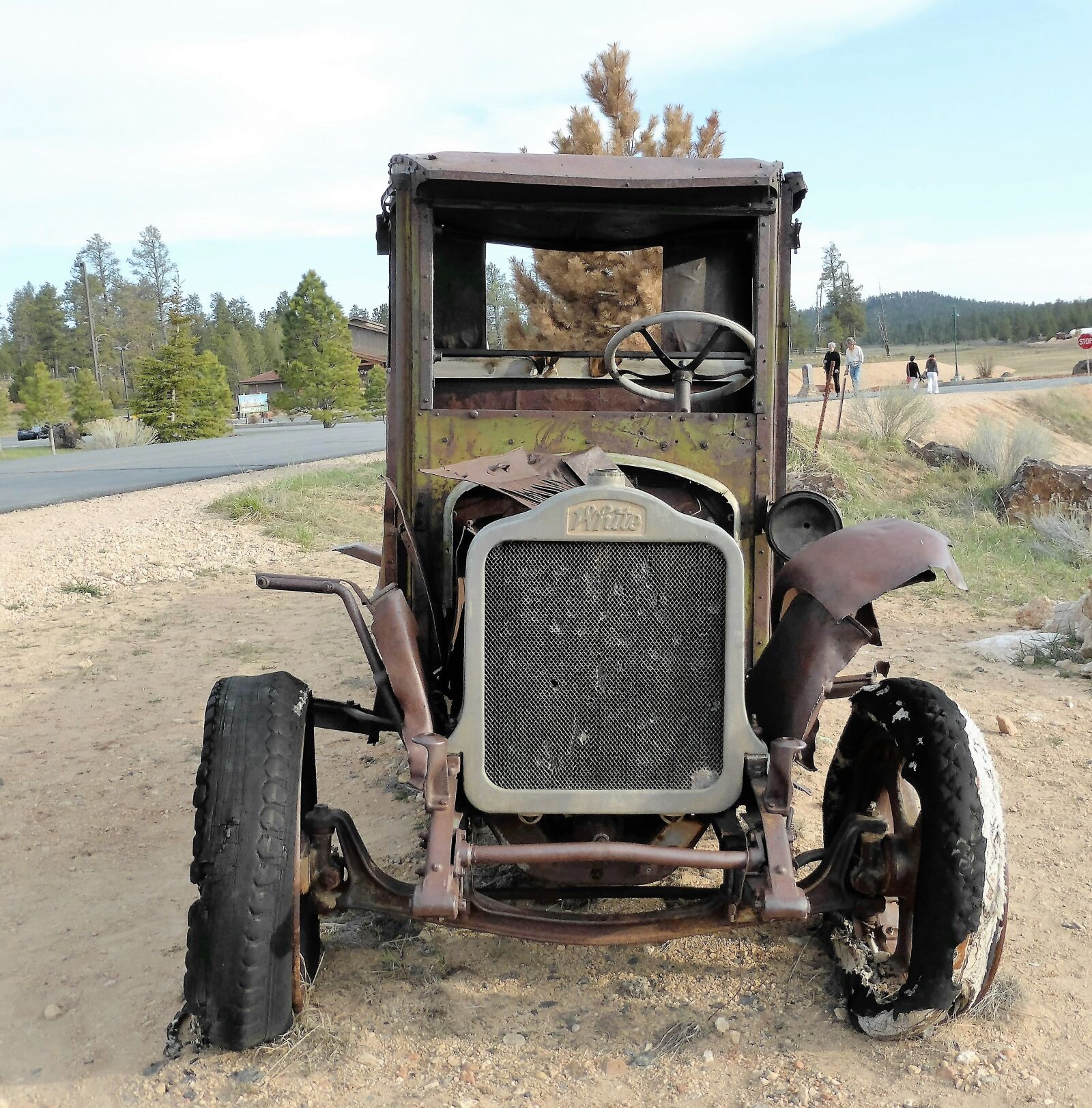Panasonic Lumix DMC-ZS30 (Lumix DMC-TZ40) sample photo. Car, oldtimerr, engine trouble photography