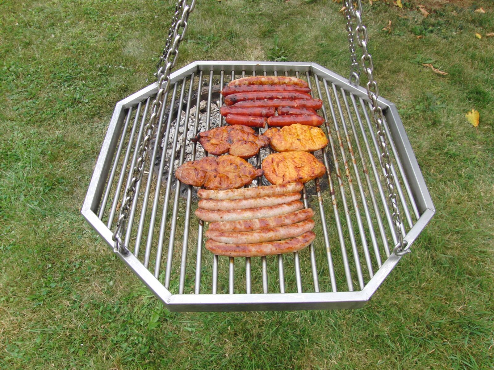 CASIO EX-FH20 sample photo. Barbecue, grilling, fire photography