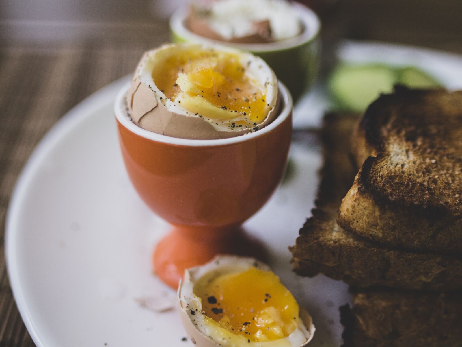 SIGMA 24mm F1.8 sample photo. Breakfast, eggs, egg cup photography