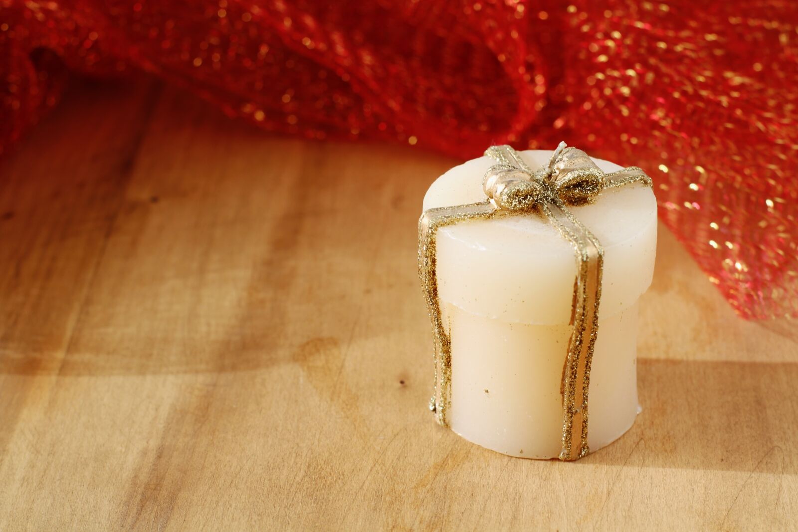 Canon EOS 1200D (EOS Rebel T5 / EOS Kiss X70 / EOS Hi) sample photo. Candle, christmas, gift photography