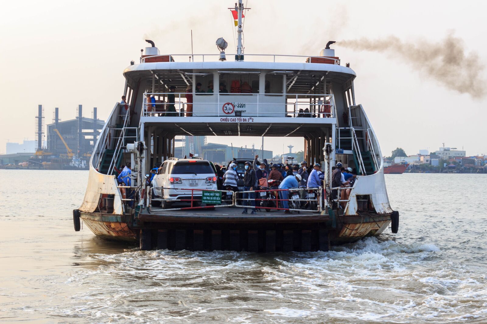 Canon EOS 600D (Rebel EOS T3i / EOS Kiss X5) sample photo. Boat, ship, sea photography