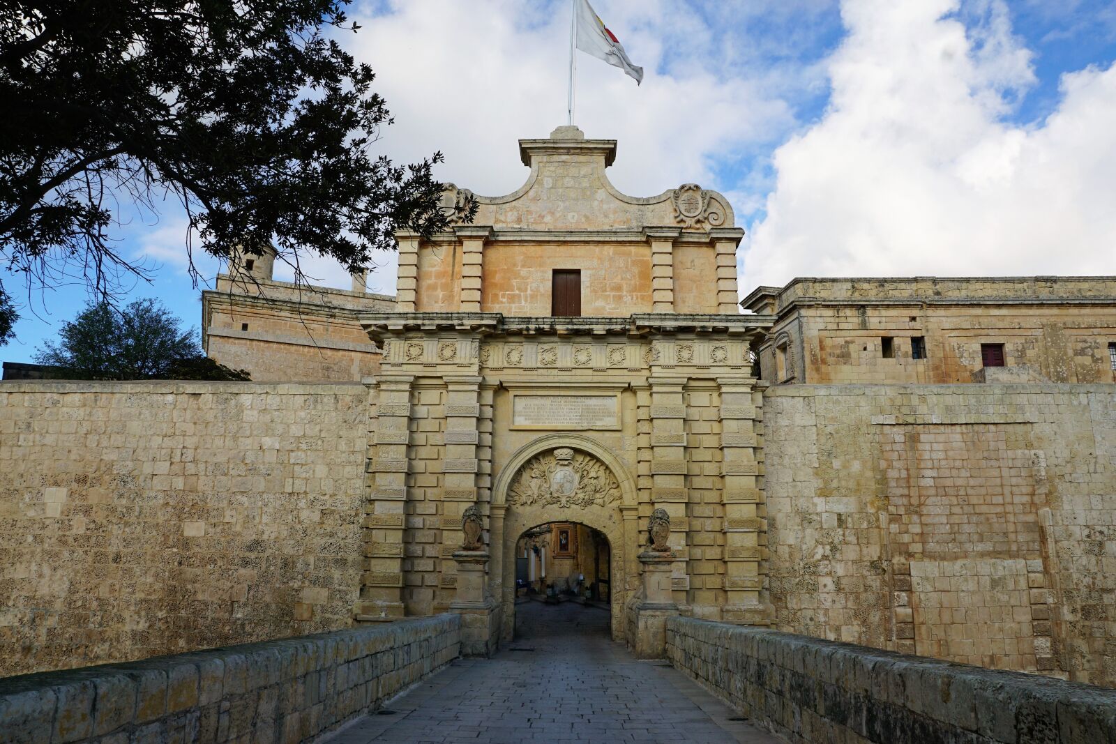Sony ILCA-77M2 + Sony DT 16-50mm F2.8 SSM sample photo. Malta, mdina, city wall photography