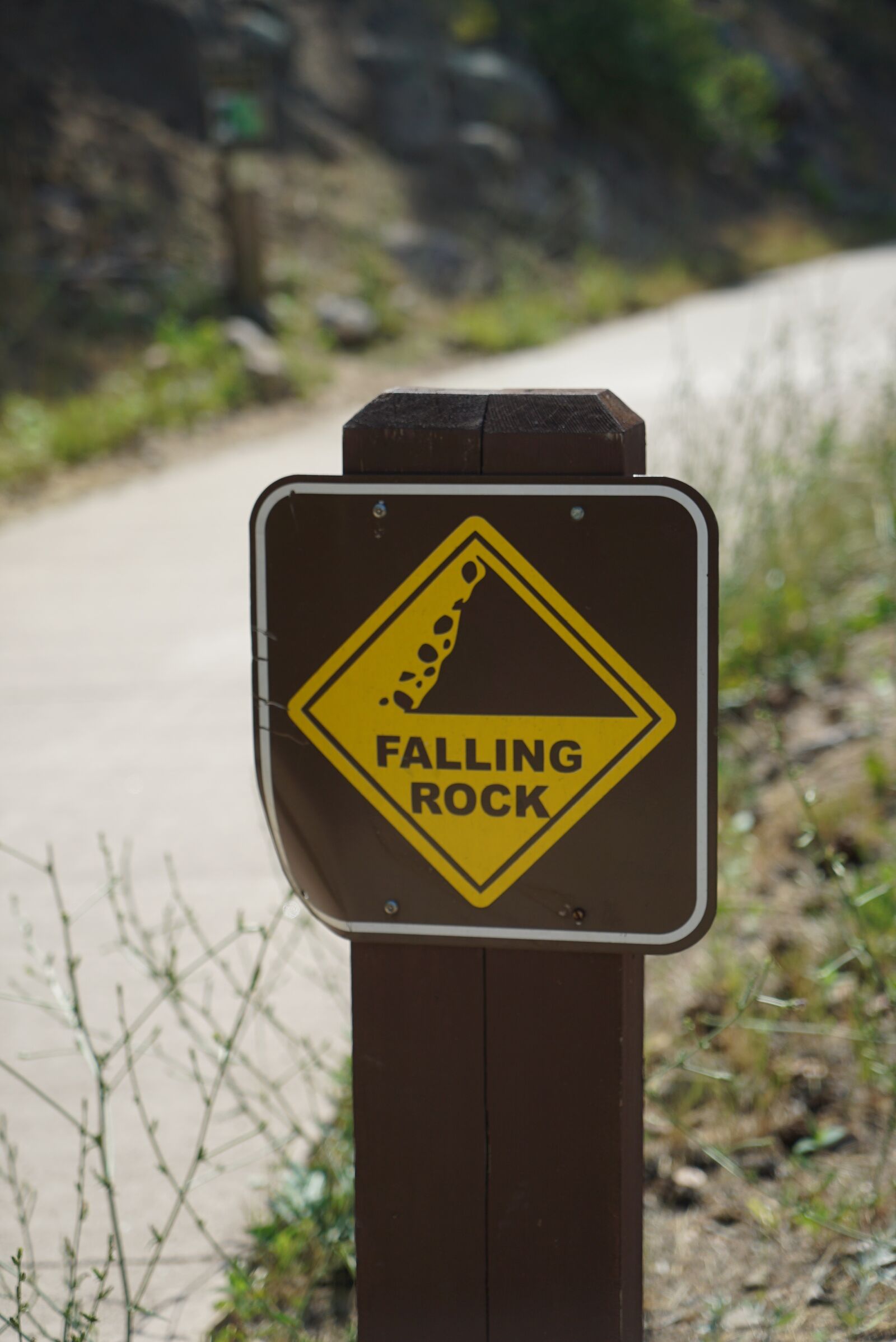Sony a7S + Sony Vario Tessar T* FE 24-70mm F4 ZA OSS sample photo. Street sign, attention, signs photography