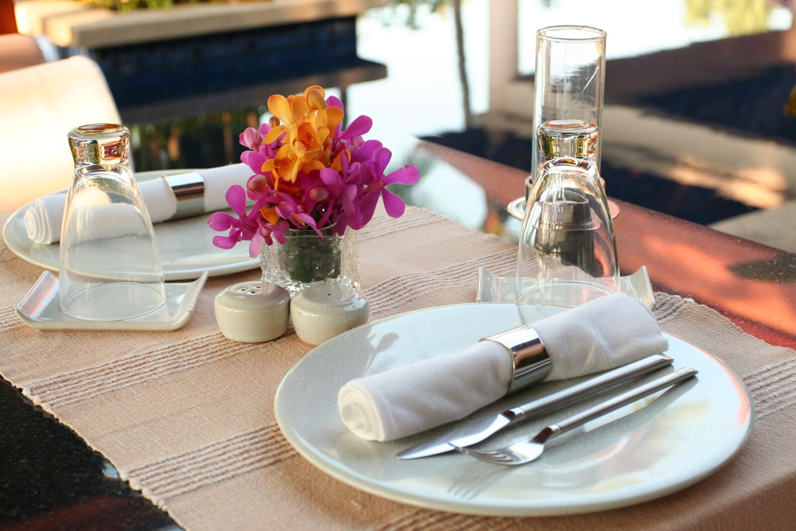 Canon EOS 350D (EOS Digital Rebel XT / EOS Kiss Digital N) sample photo. Table setting, plate, dining photography