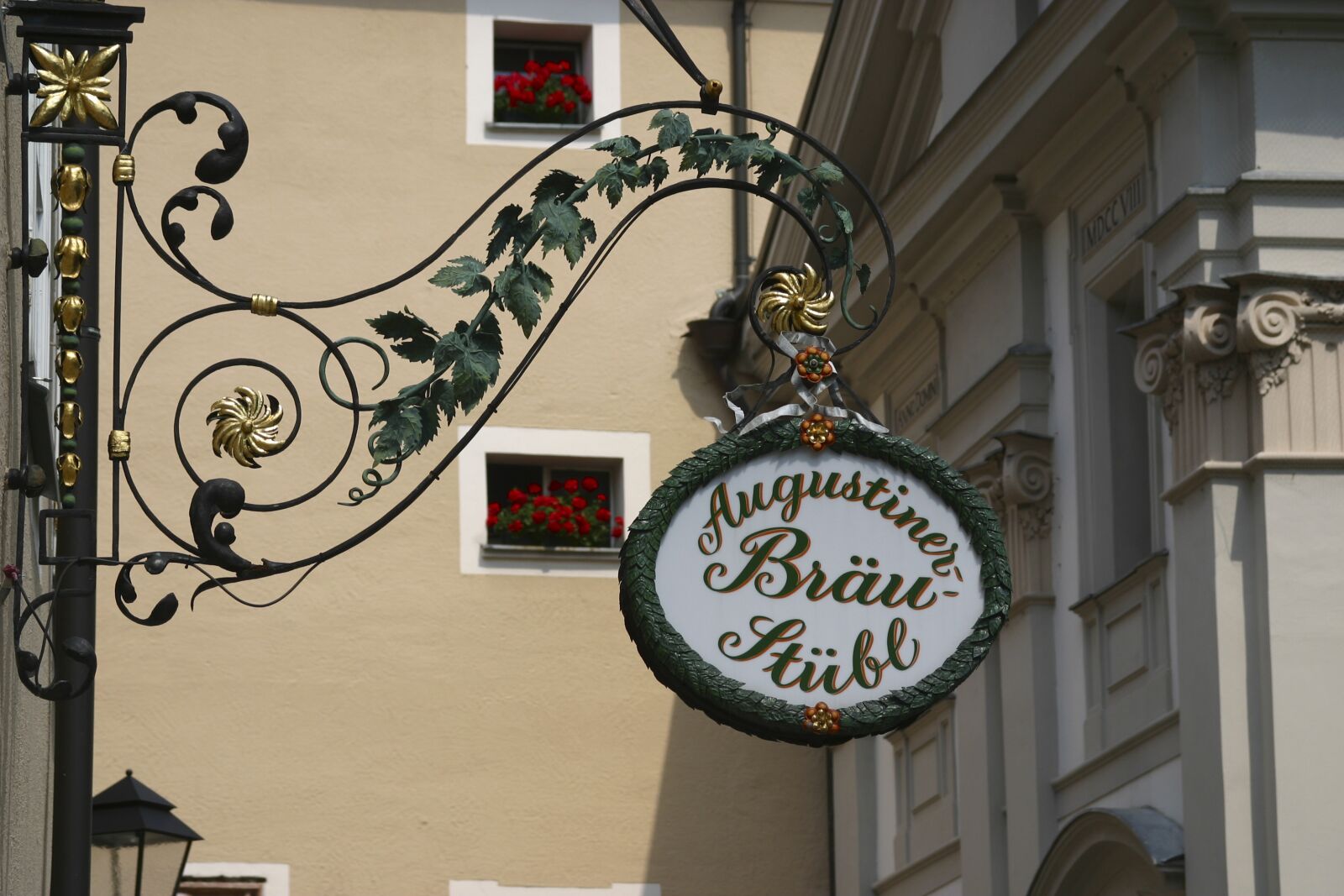 Canon EOS D60 sample photo. Salzburg city, gasthof photography
