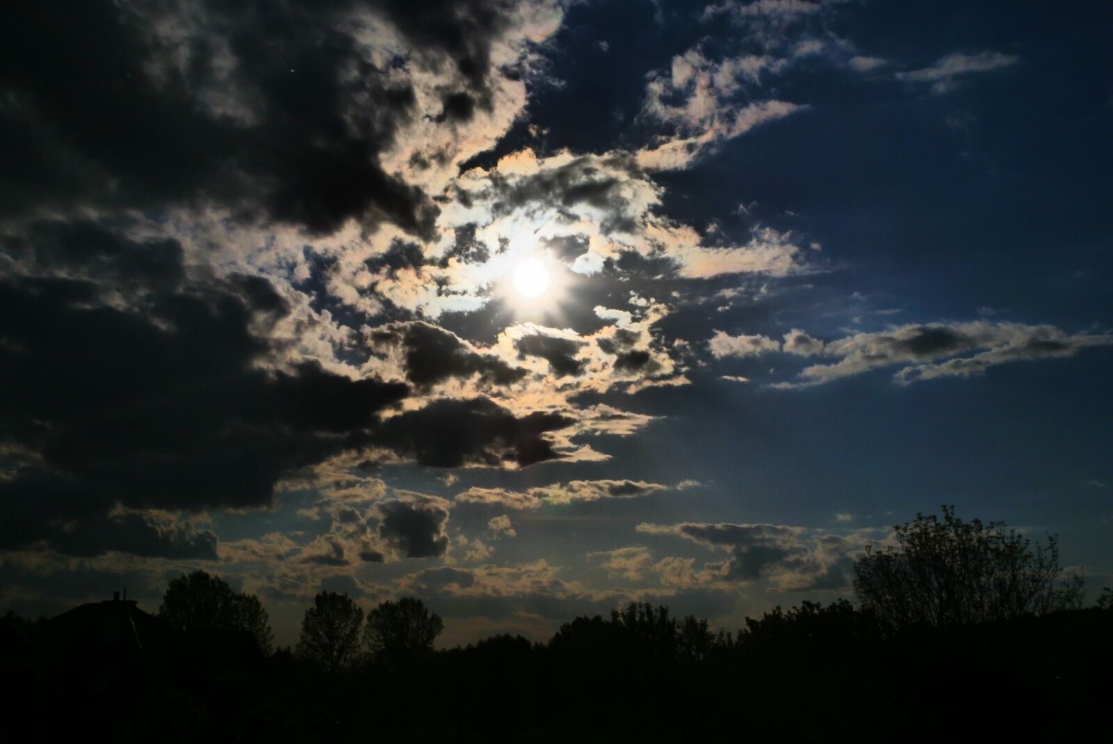 Panasonic Lumix DC-G9 sample photo. Clouds, the sun, sky photography