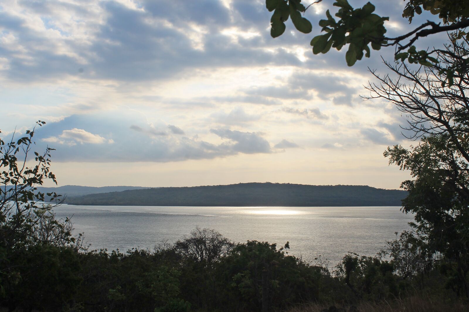 Canon EOS 1100D (EOS Rebel T3 / EOS Kiss X50) sample photo. Light, water, the sea photography
