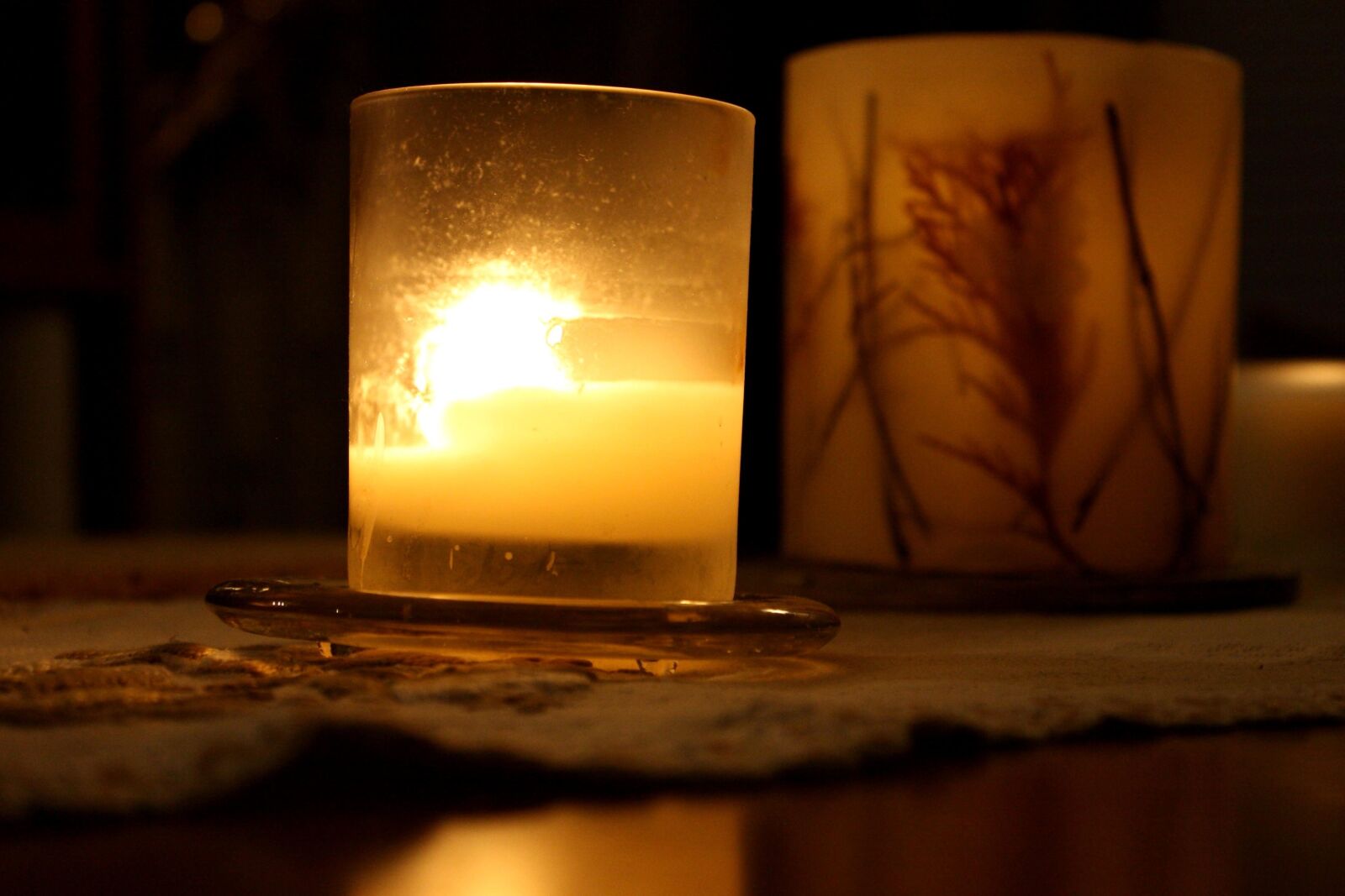 Canon EOS 1000D (EOS Digital Rebel XS / EOS Kiss F) + f/3.5-5.6 IS sample photo. Candles, shadow, decoration photography