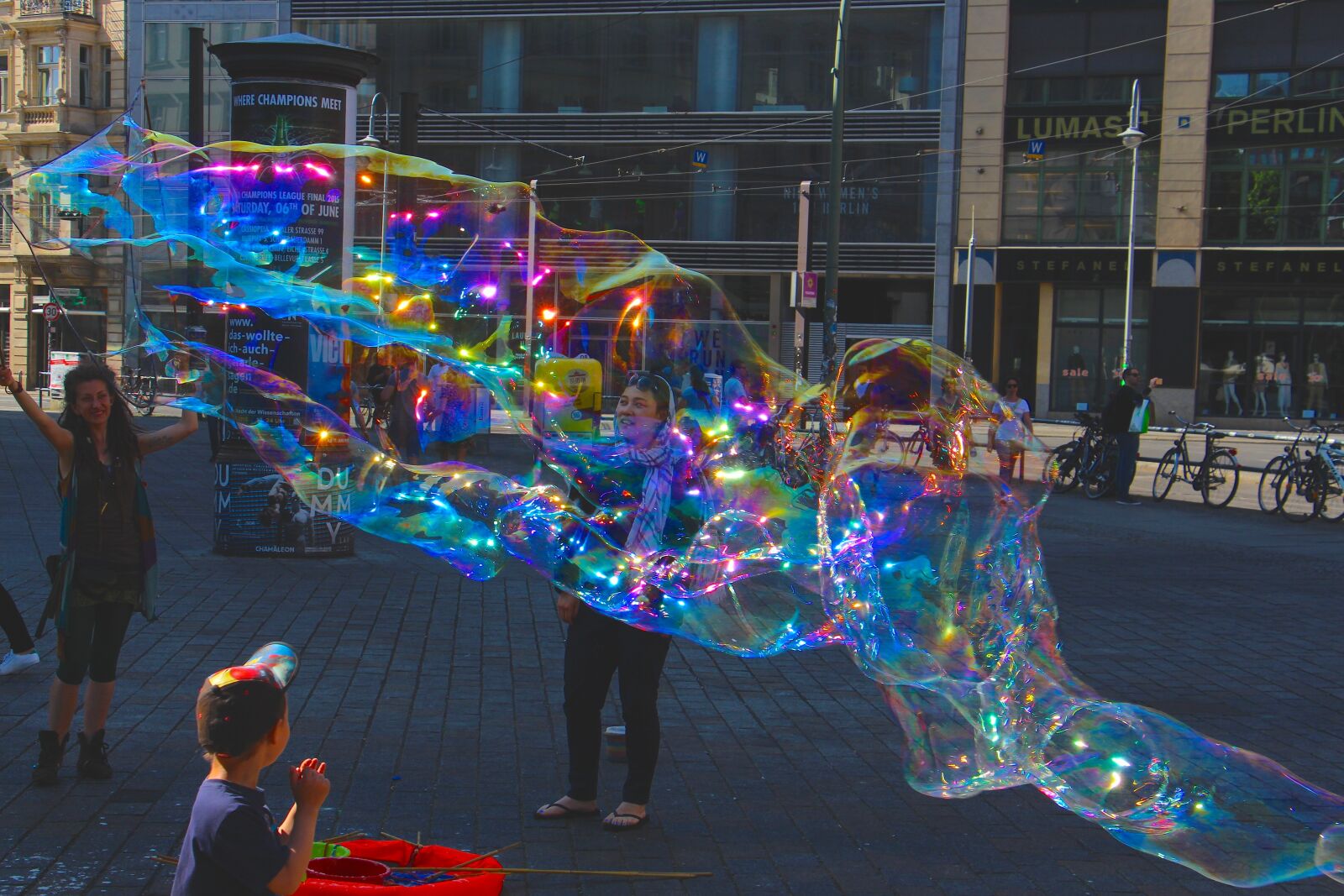 Canon EOS 700D (EOS Rebel T5i / EOS Kiss X7i) sample photo. Soap bubbles, berlin, giant photography
