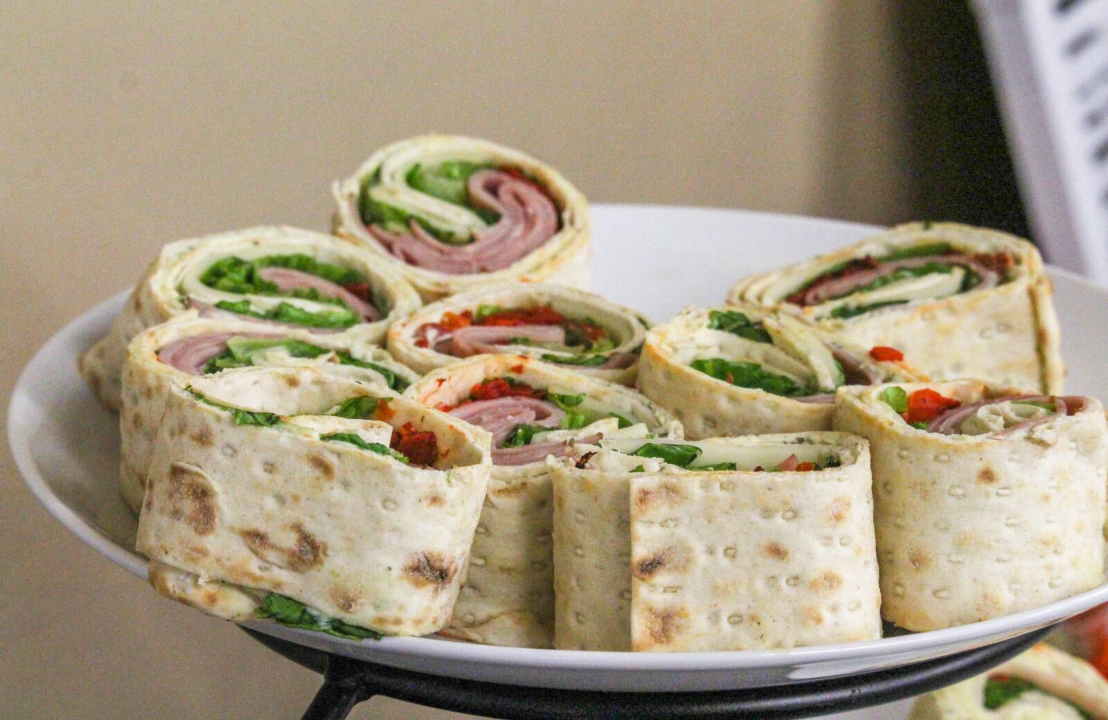 Canon EOS 700D (EOS Rebel T5i / EOS Kiss X7i) + Canon EF-S 55-250mm F4-5.6 IS STM sample photo. Sandwich, wrap, turkey photography