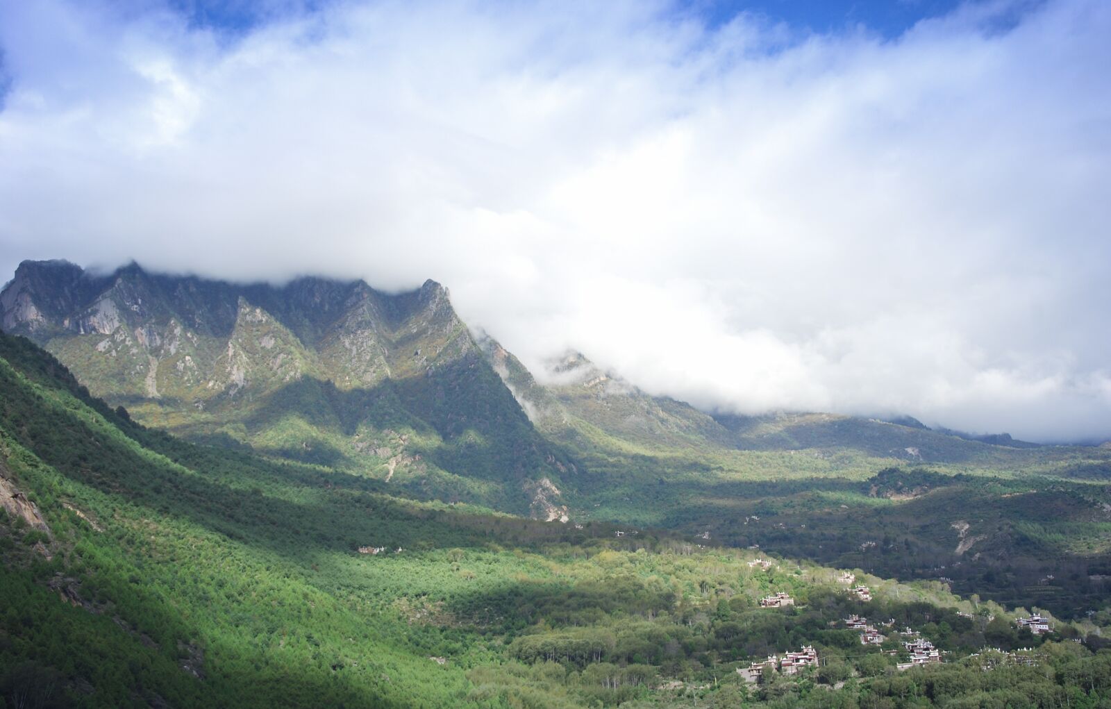 Nikon D40X sample photo. Mountain, clouds, landscape photography