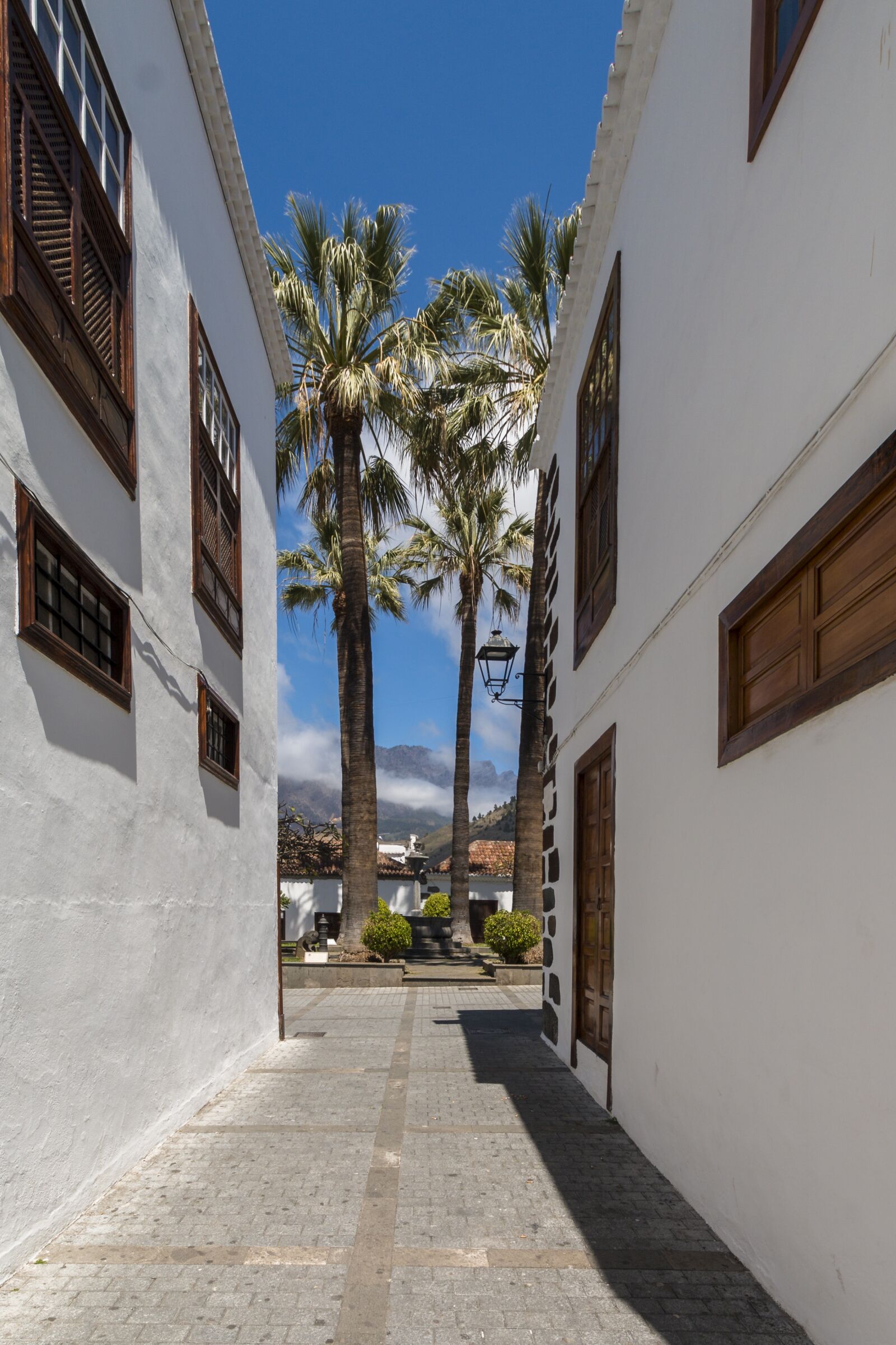 Canon EOS 70D sample photo. Alley, narrow lane, canary photography