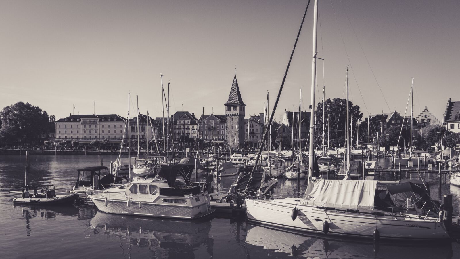 Canon EOS 650D (EOS Rebel T4i / EOS Kiss X6i) sample photo. Port of lindau, lake photography