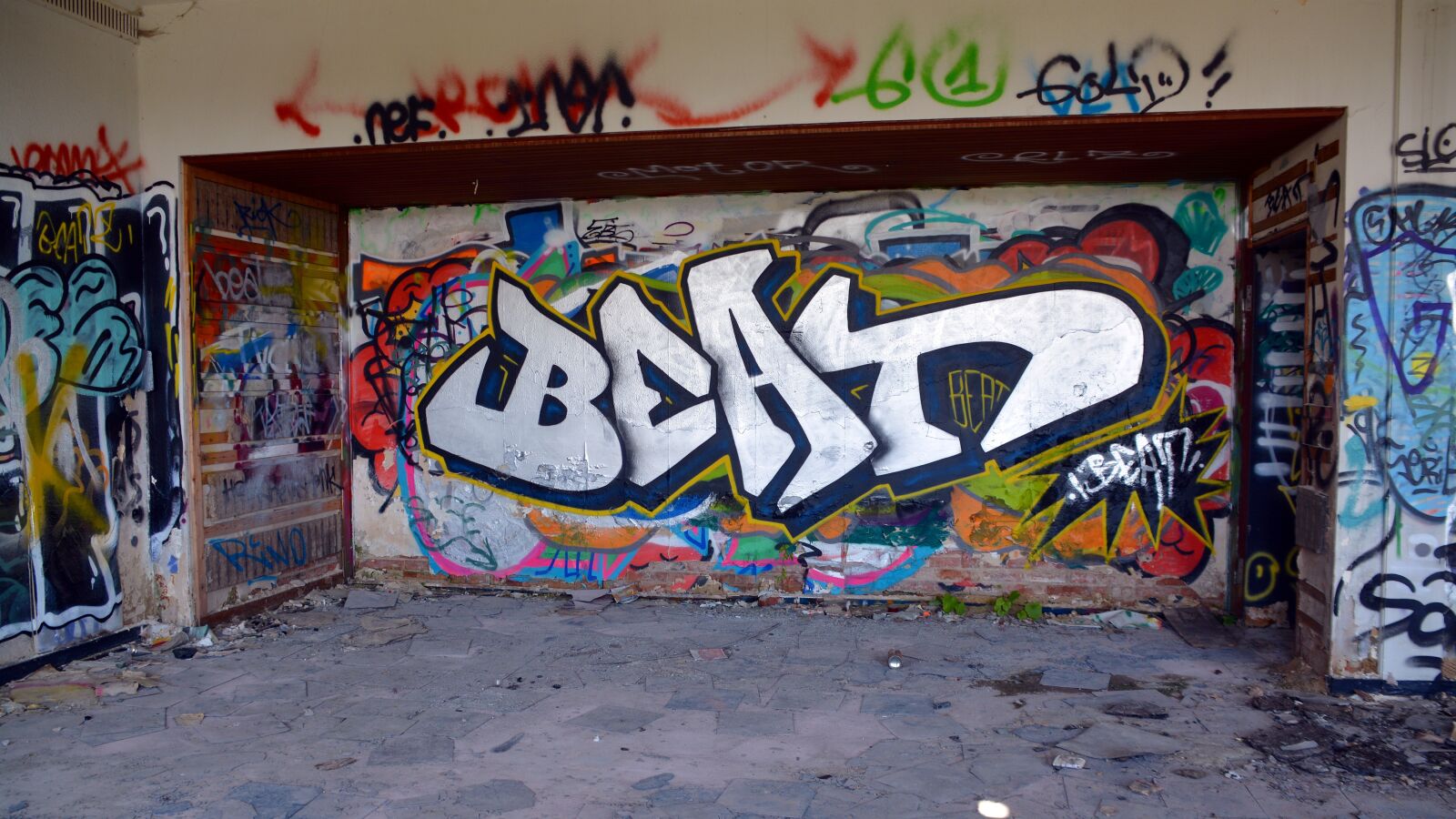 Nikon D5200 sample photo. Lost places, graffiti, ruin photography