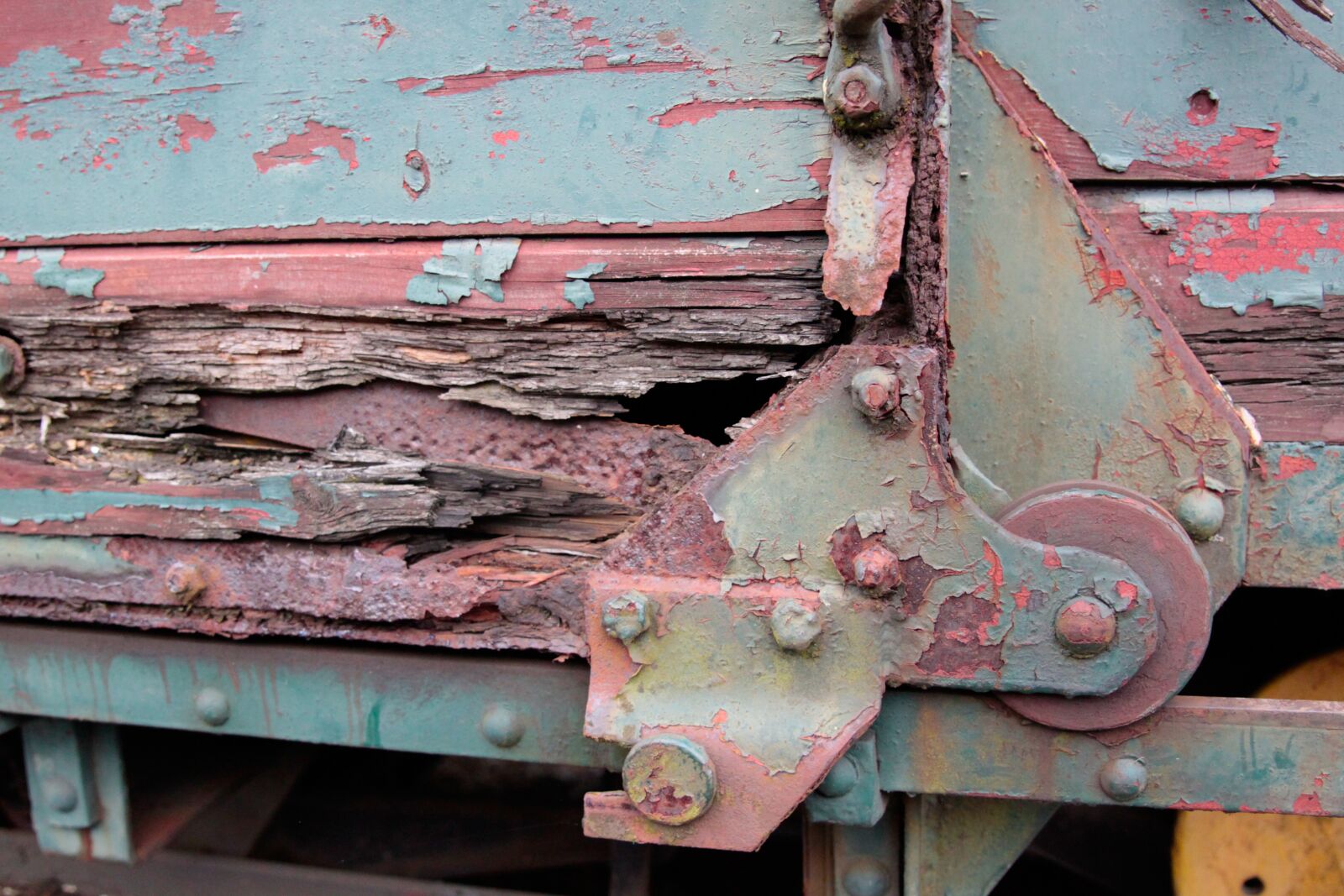 Canon EOS 500D (EOS Rebel T1i / EOS Kiss X3) sample photo. Wagon, train, railway photography