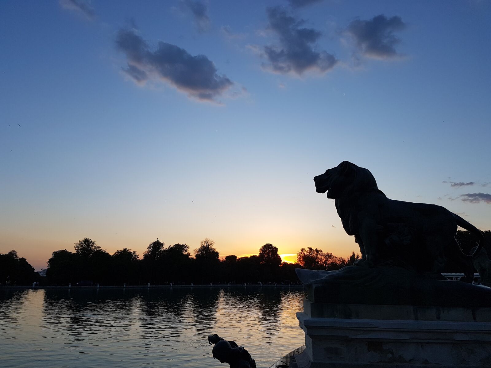 Samsung Galaxy S7 sample photo. Sunset, lake, statue photography