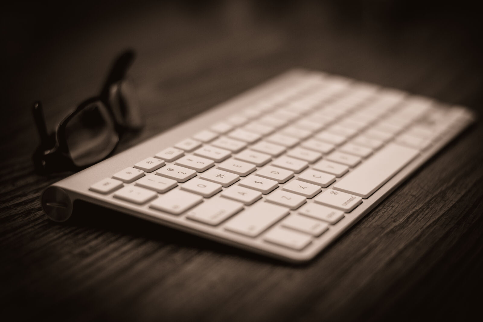 Nikon AF-S Nikkor 50mm F1.8G sample photo. Apple, keyboard, technology photography