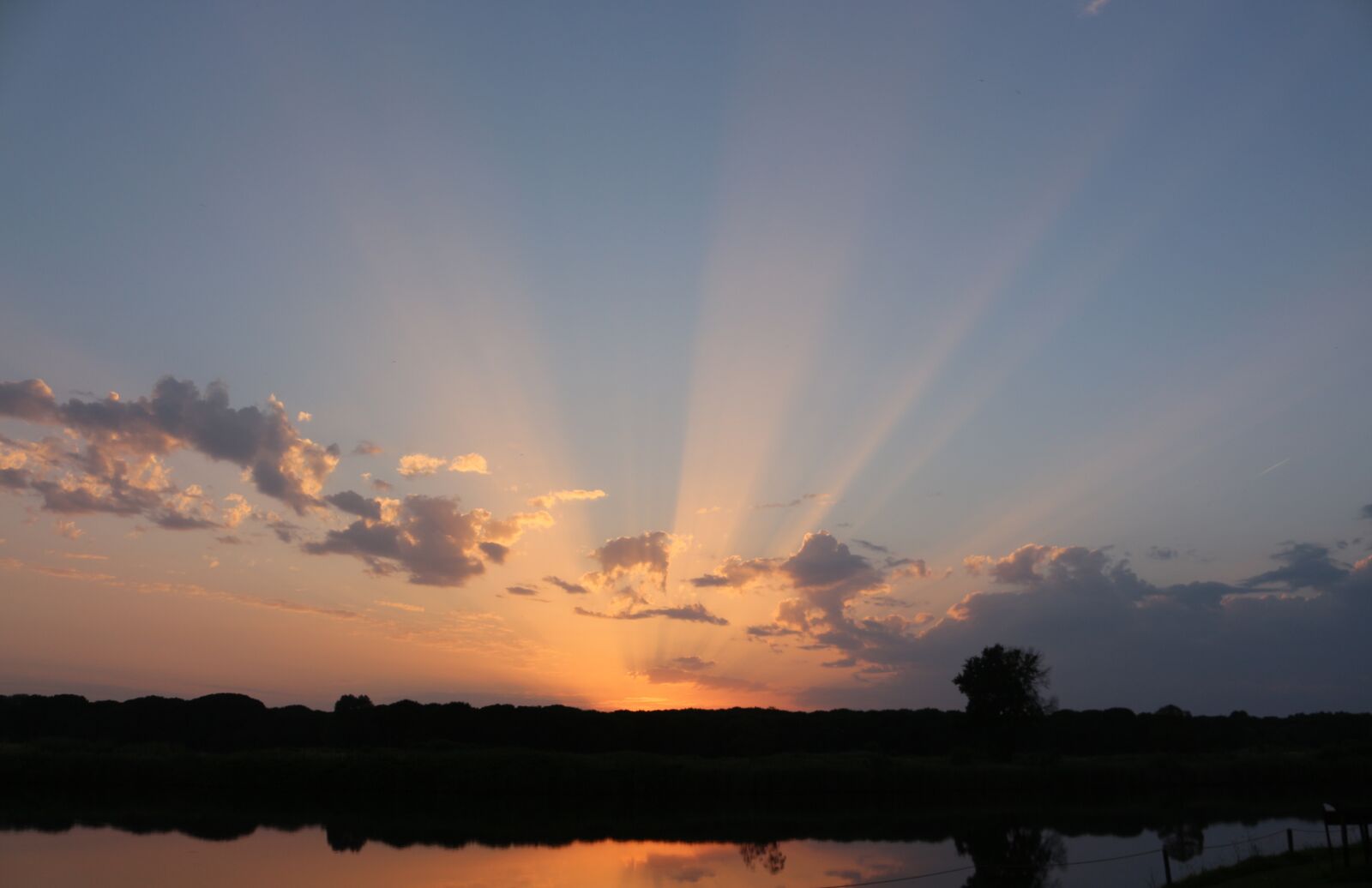 Canon EOS 700D (EOS Rebel T5i / EOS Kiss X7i) sample photo. Sunset, mood, sky photography