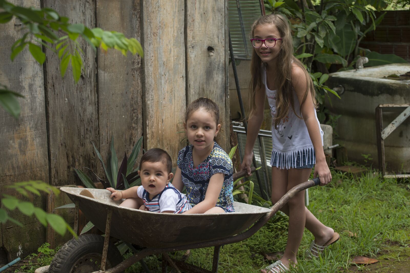 Nikon D610 sample photo. Children, playing, joke photography