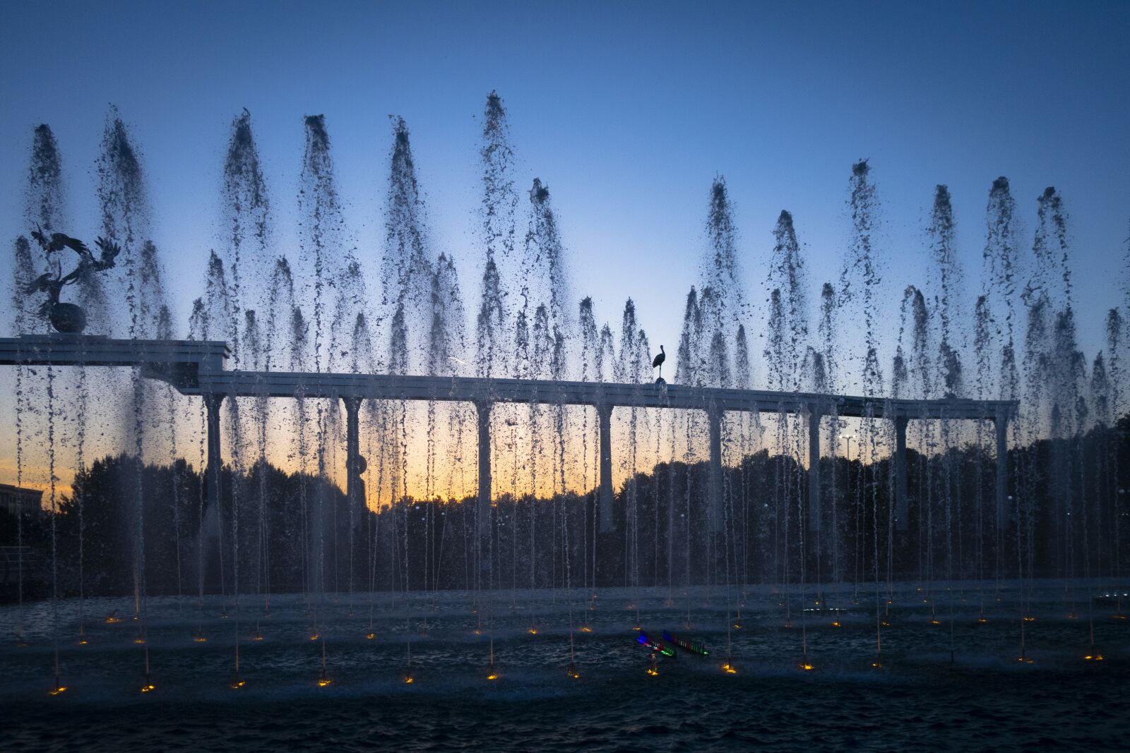 Canon PowerShot G9 X Mark II sample photo. Fountain, sunset, evening photography
