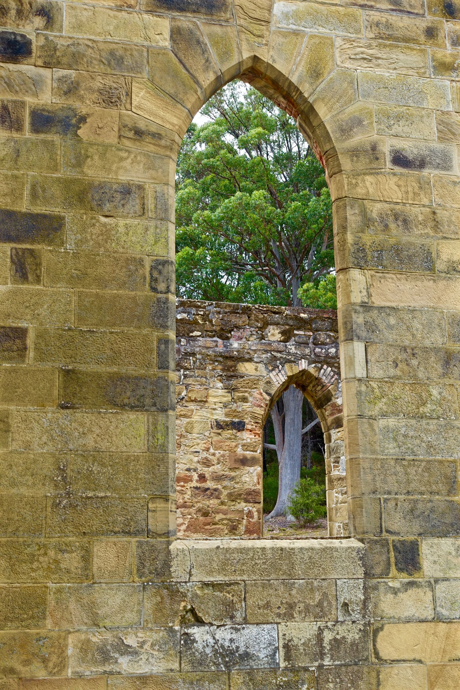 Sony Cyber-shot DSC-RX100 III sample photo. Arches, church, ruin photography