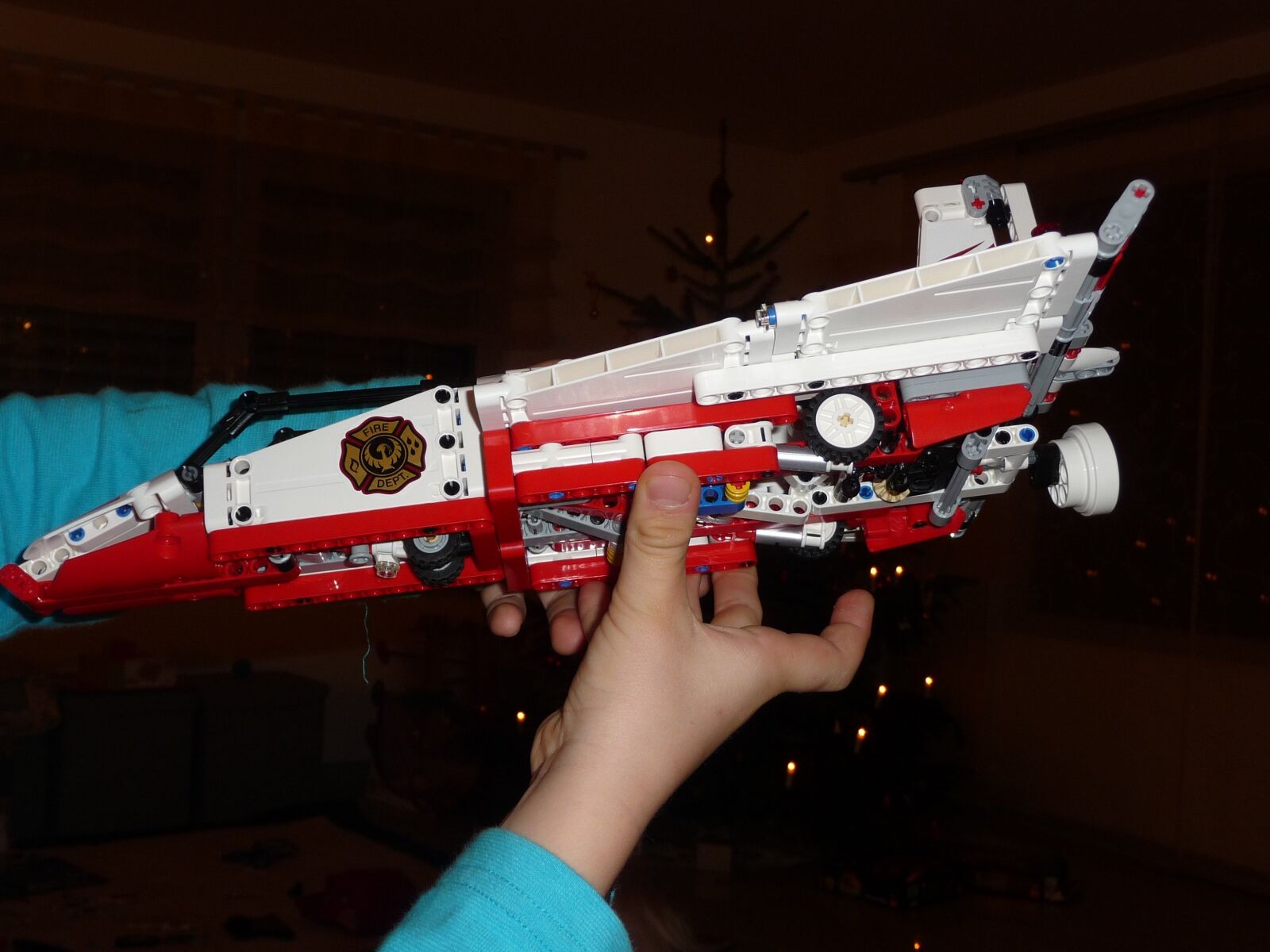 Panasonic Lumix DMC-TZ4 sample photo. Lego, guys, build photography