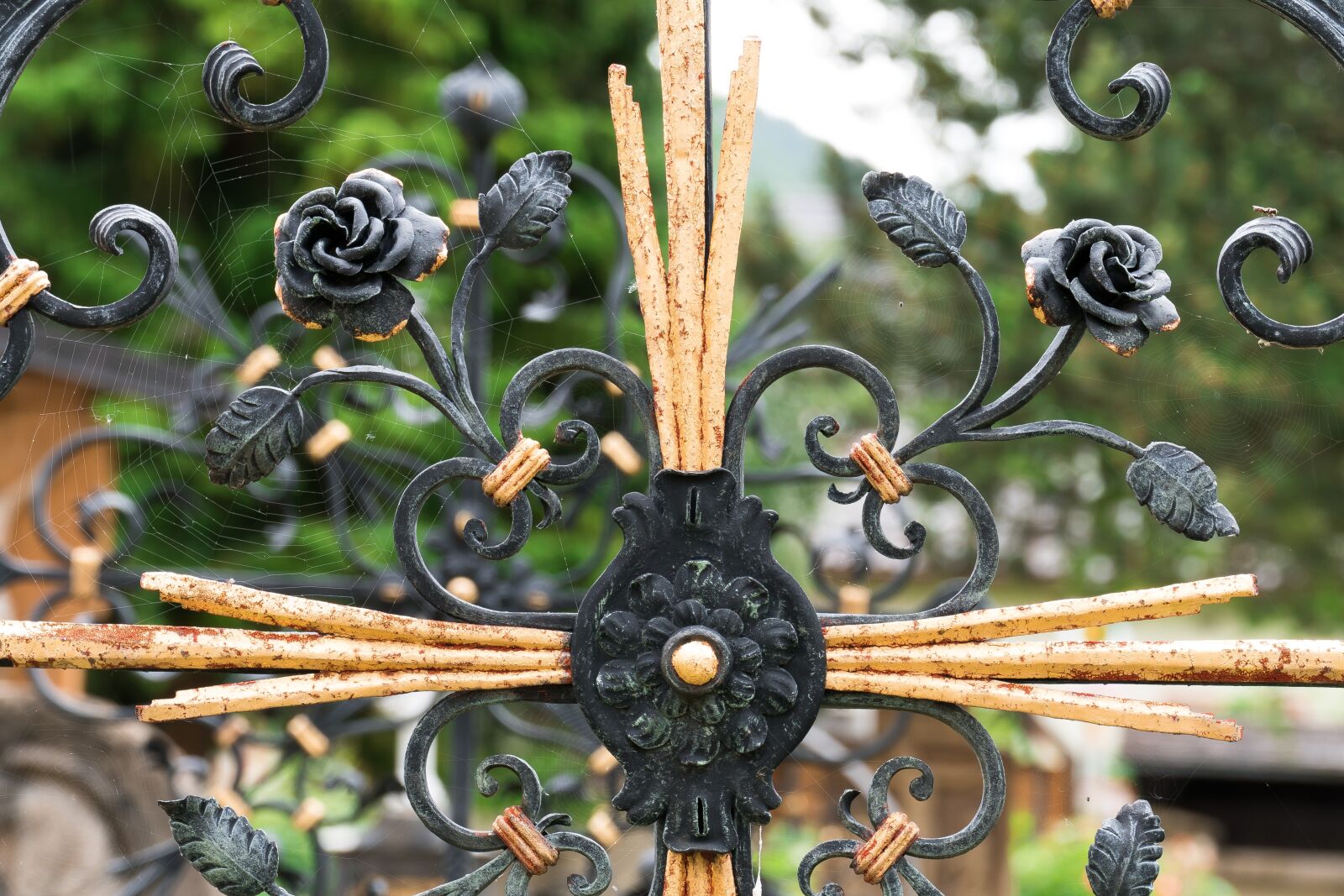 Leica V-Lux (Typ 114) sample photo. Cross, wrought iron, rose photography