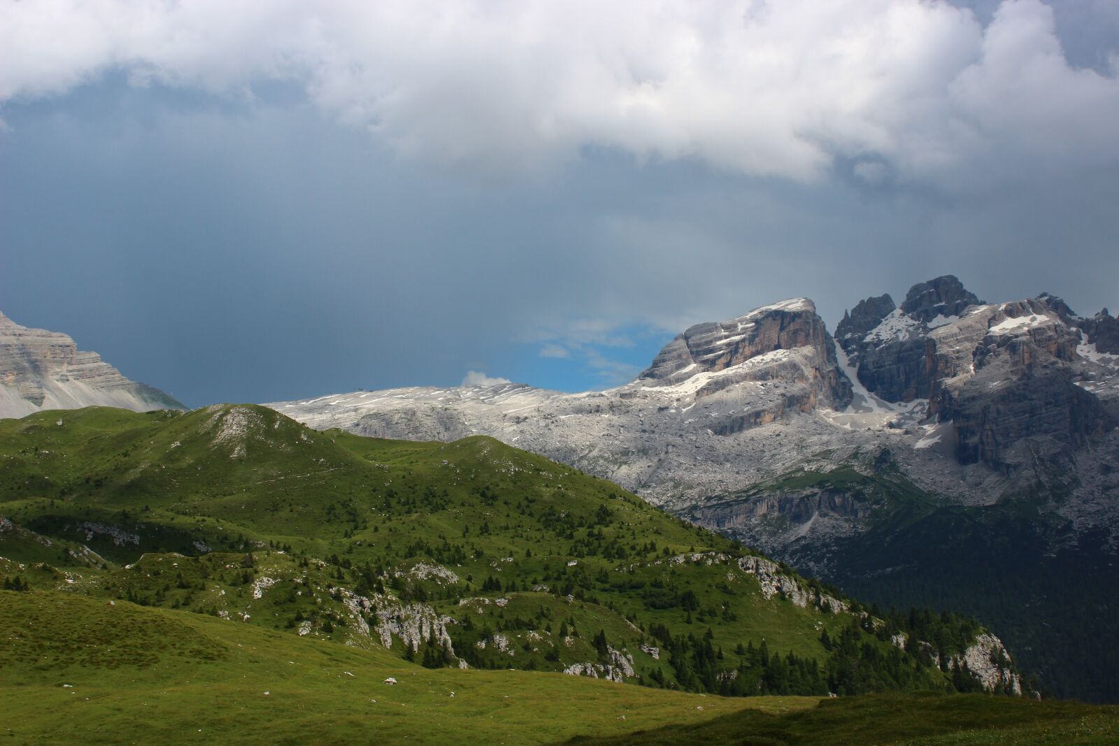 Canon EOS 600D (Rebel EOS T3i / EOS Kiss X5) sample photo. Mountains, green, europe photography