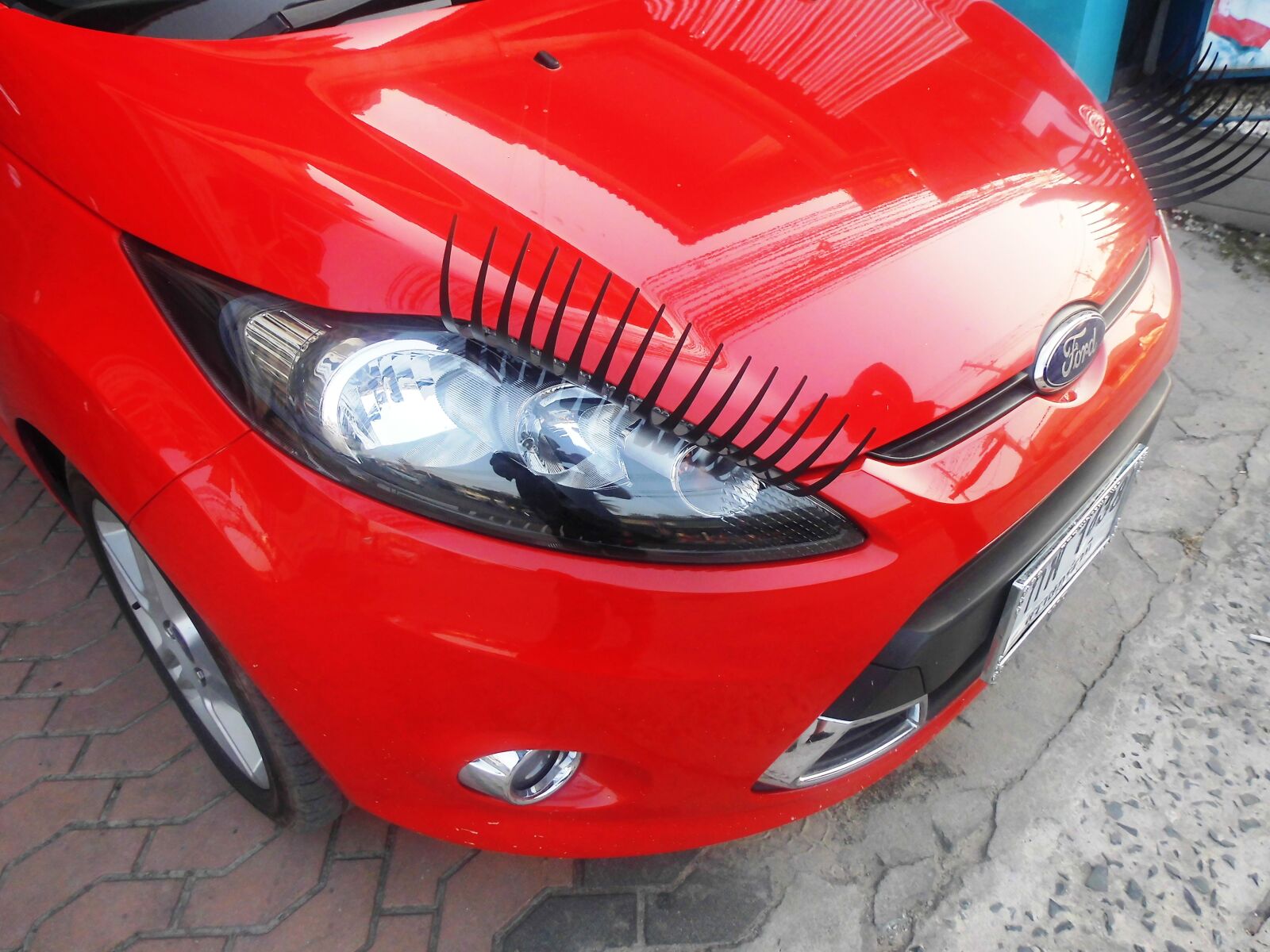 MEDION MD86824 sample photo. Eyelashes, auto, pkw photography