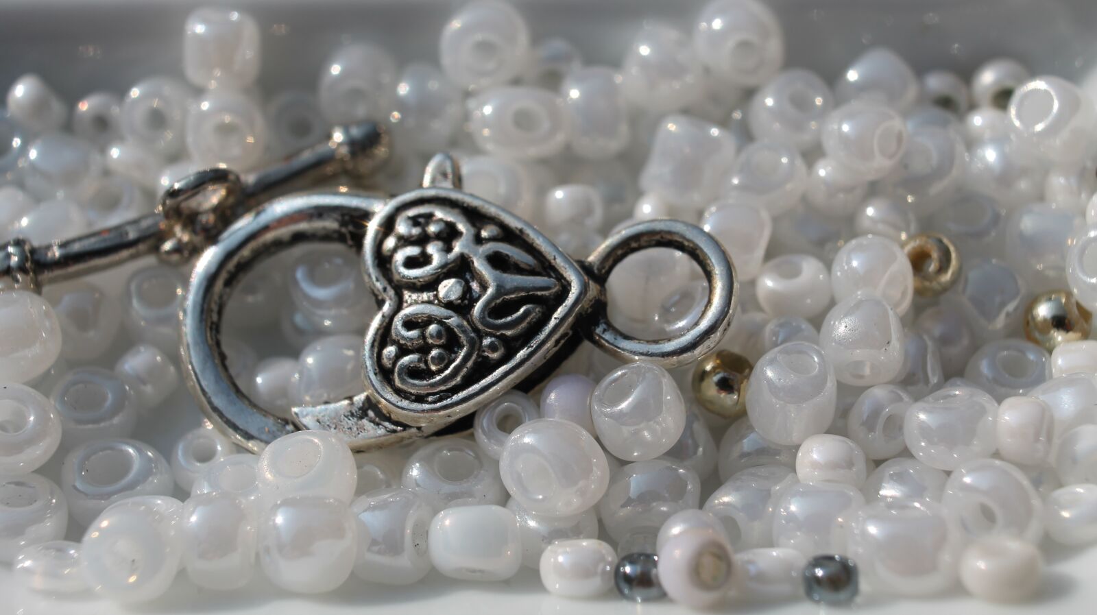 Canon EF-S 18-55mm F3.5-5.6 IS sample photo. Art, craft, beads photography