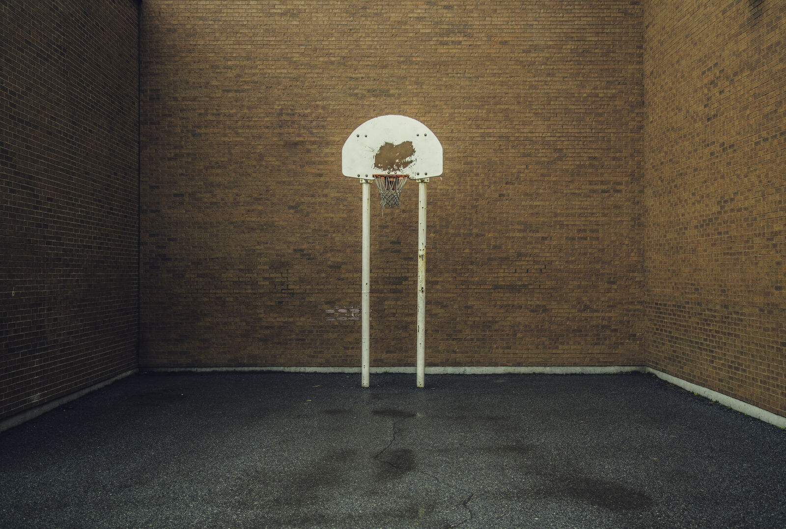 Canon EF 24-105mm F4L IS USM sample photo. Basketball, ring, near, brown photography