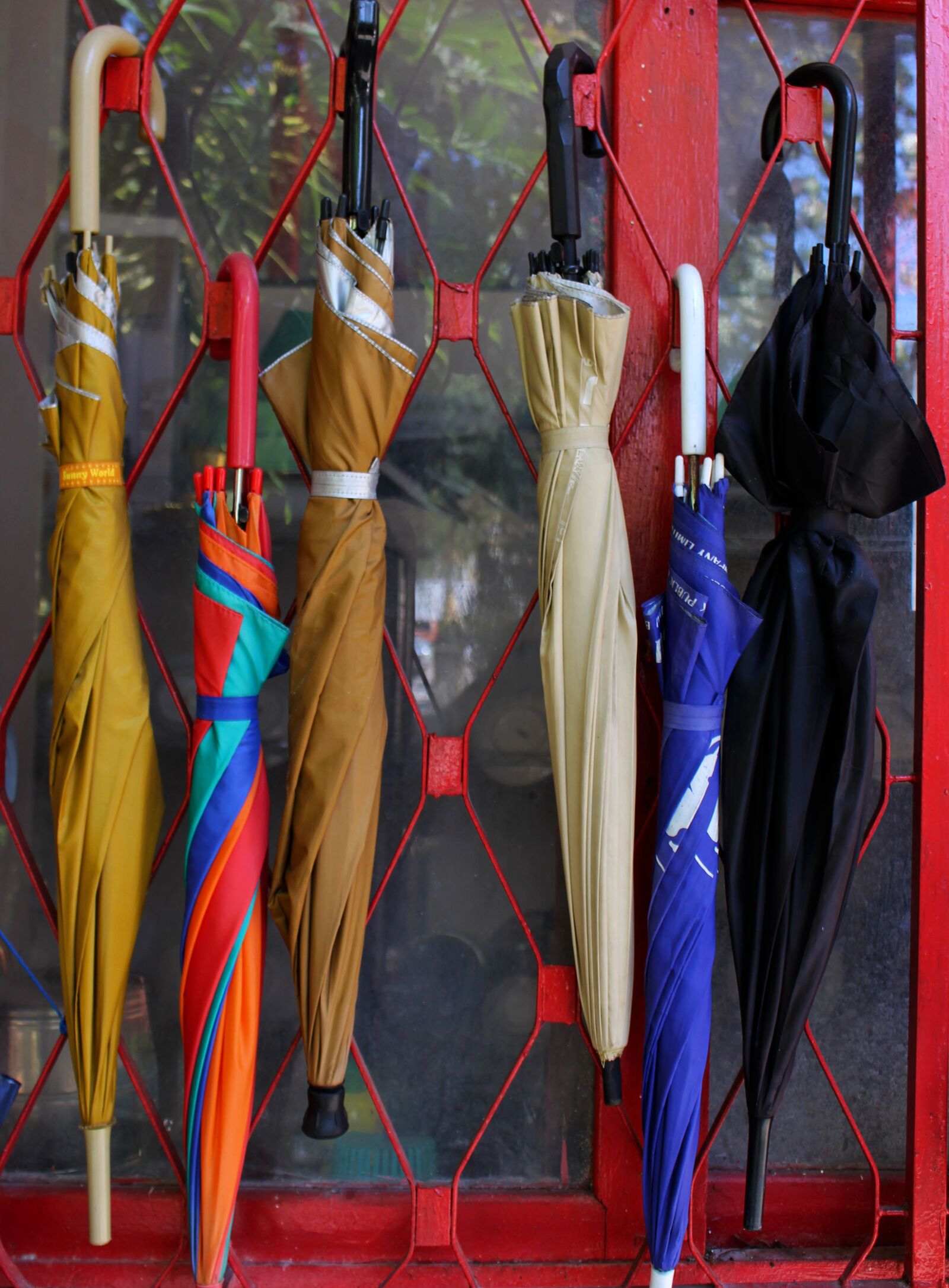 Canon EOS 700D (EOS Rebel T5i / EOS Kiss X7i) sample photo. Umbrellas, hanging, colorful photography