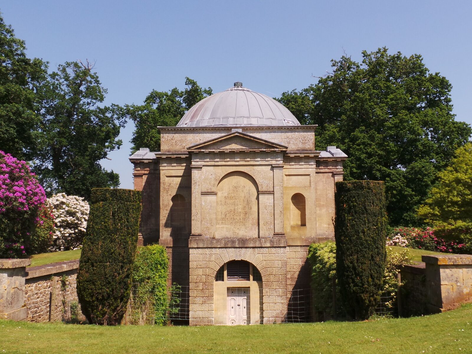 Samsung Galaxy Camera (Wi-Fi) sample photo. Mausoleum, nature, building photography