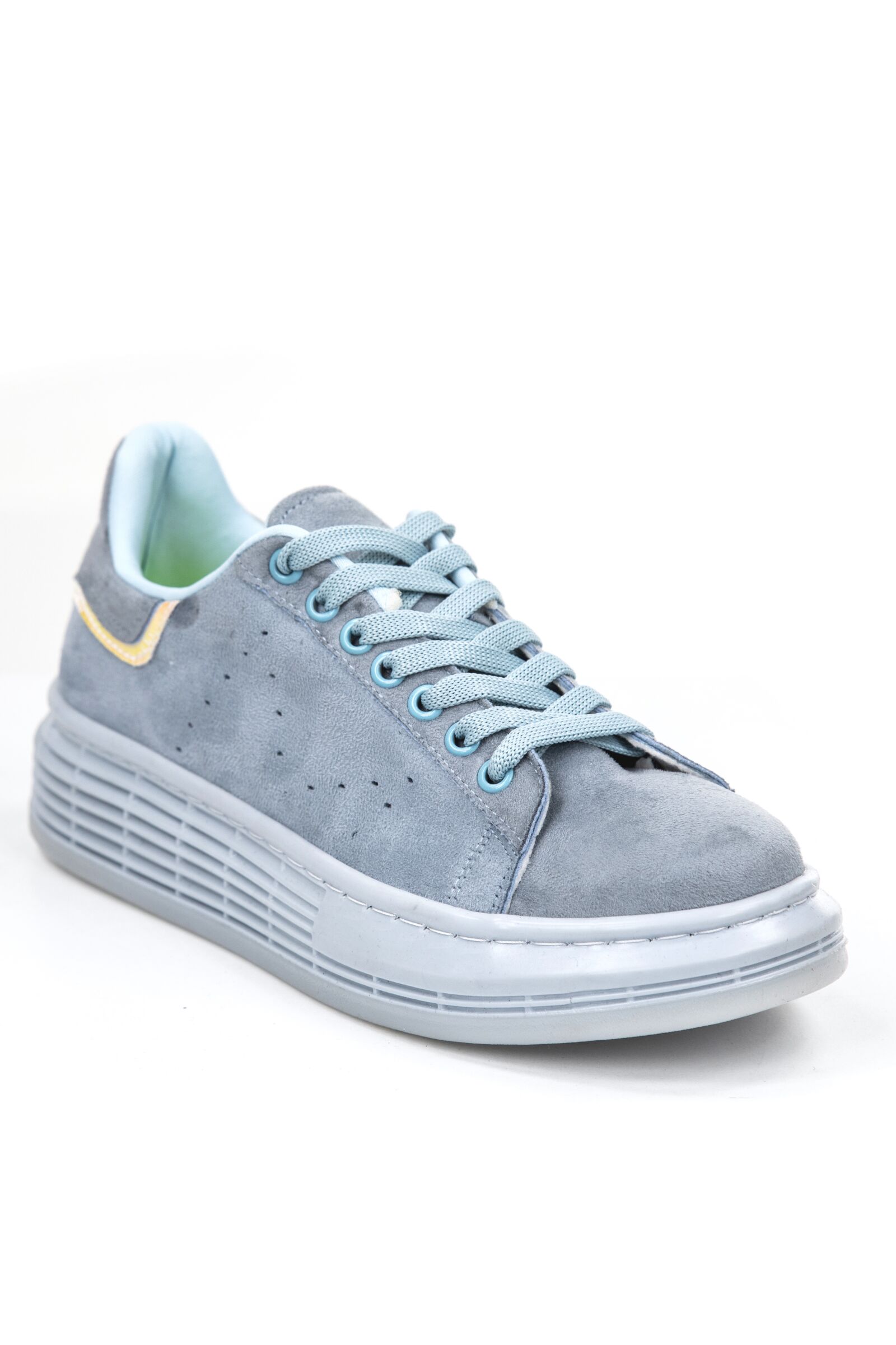 Canon EOS 5D Mark IV sample photo. Shoes, foot, comfortable photography