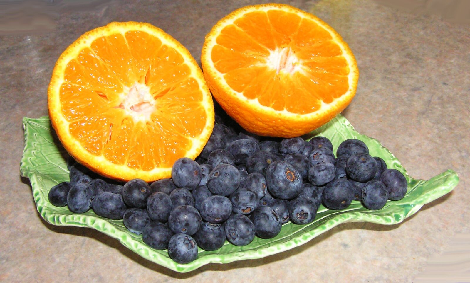 Olympus C750UZ sample photo. Mandarin, blueberries, fruit photography
