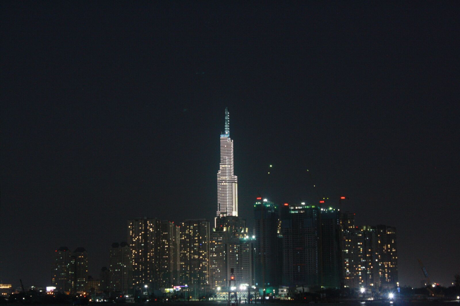 Canon EOS 1000D (EOS Digital Rebel XS / EOS Kiss F) sample photo. Tower, vietnam, landmark81 photography