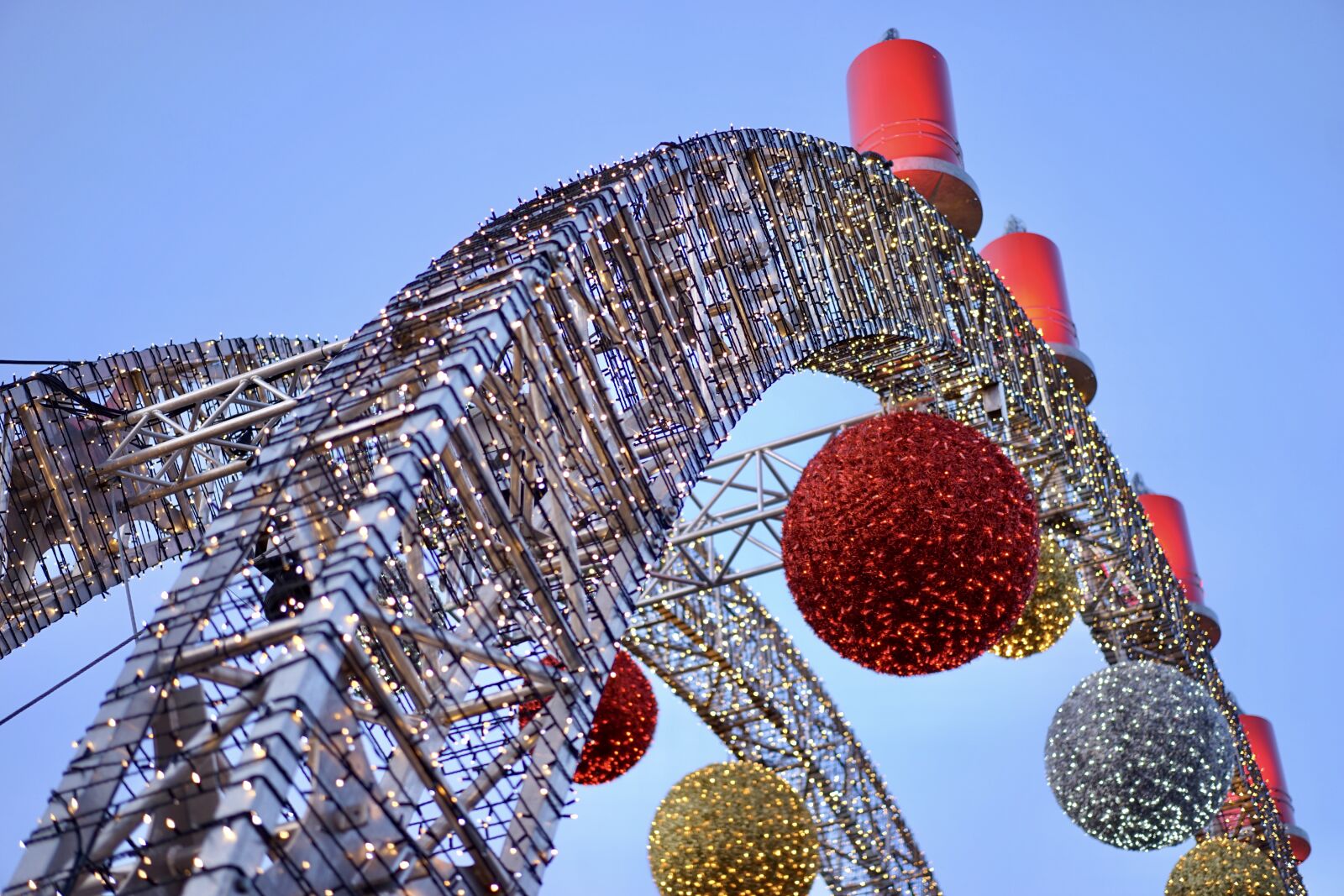 Sony Sonnar T* FE 55mm F1.8 ZA sample photo. Vienna, christmas market, city photography
