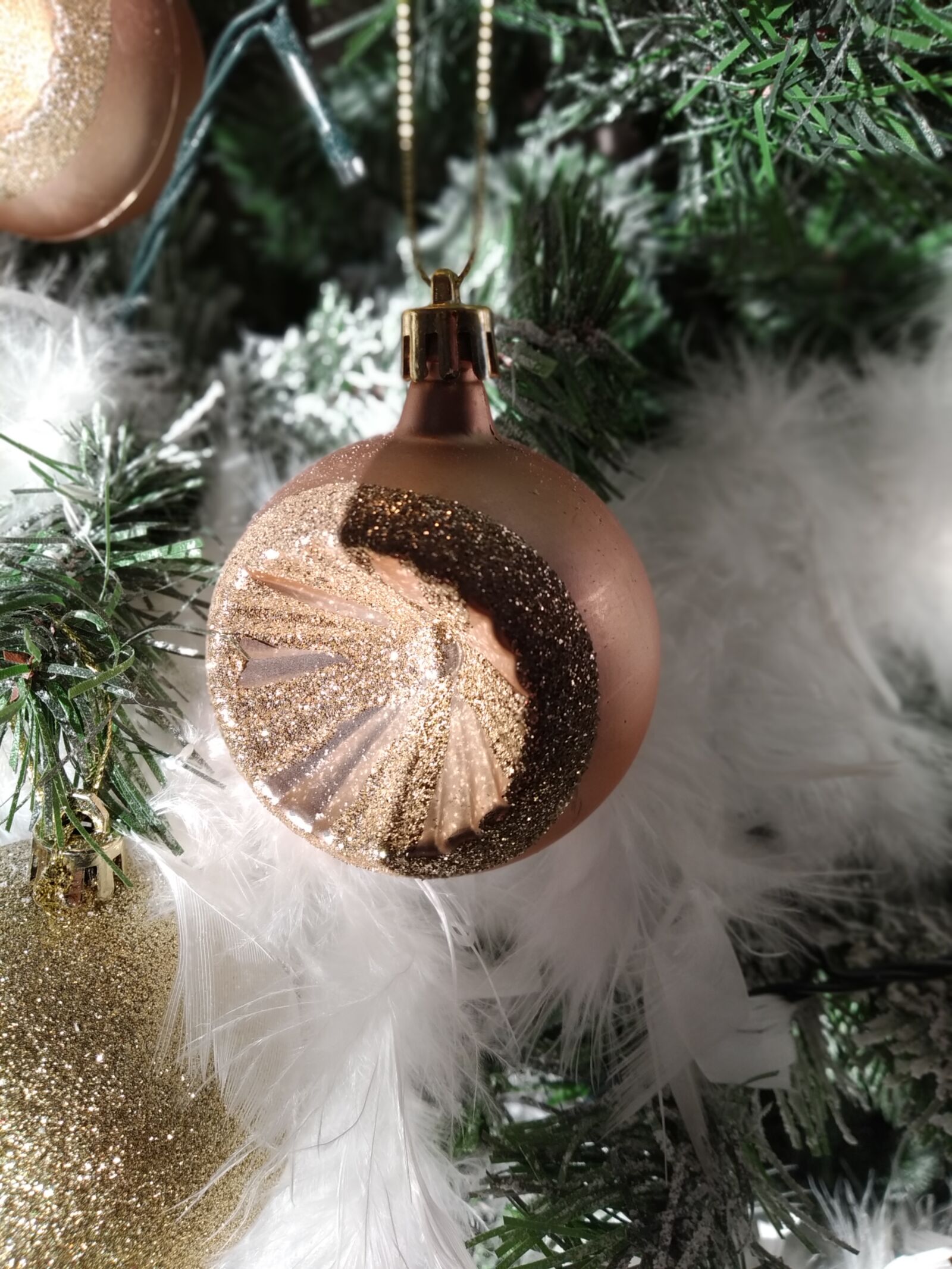 Xiaomi Mi A2 Lite sample photo. Christmas, baubles, christmas baubles photography