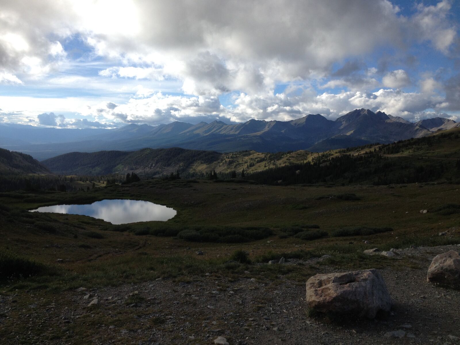 iPhone 4S back camera 4.28mm f/2.4 sample photo. Mountains, lake, valley photography