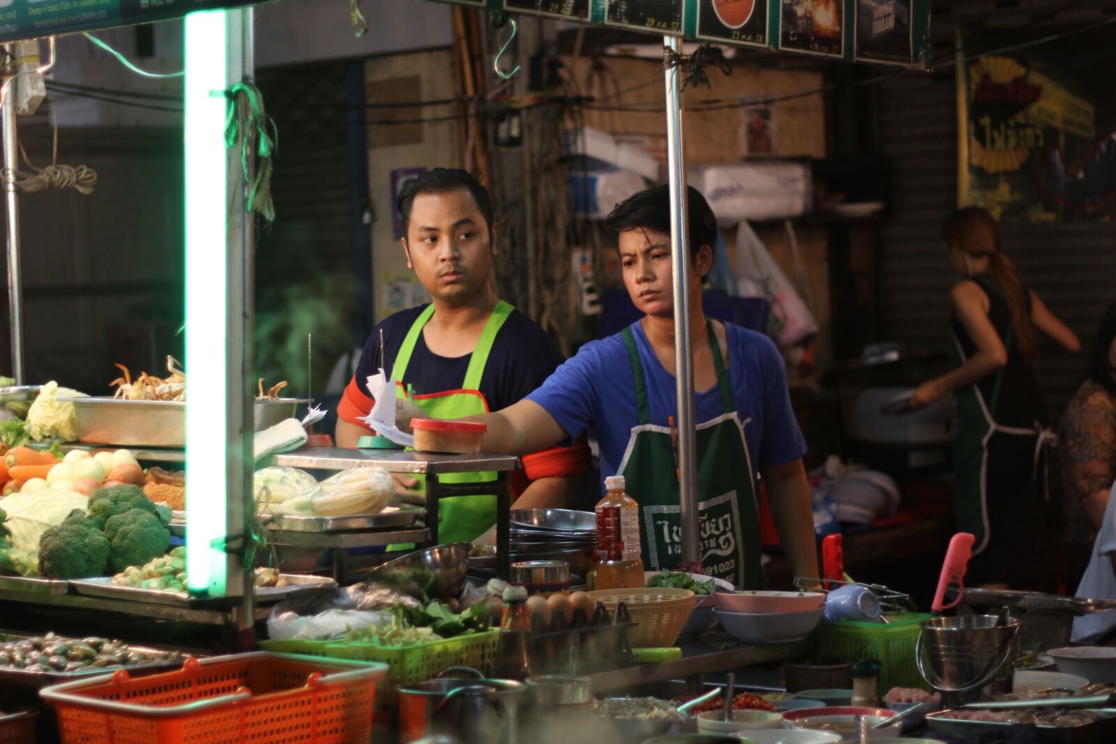 Canon EOS 60D + Canon EF 50mm F1.8 II sample photo. China town, food, bangkok photography