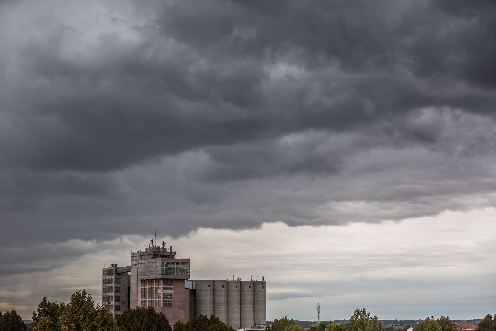 Canon EOS 5D Mark III sample photo. Bad weather, buildings, cloudy photography