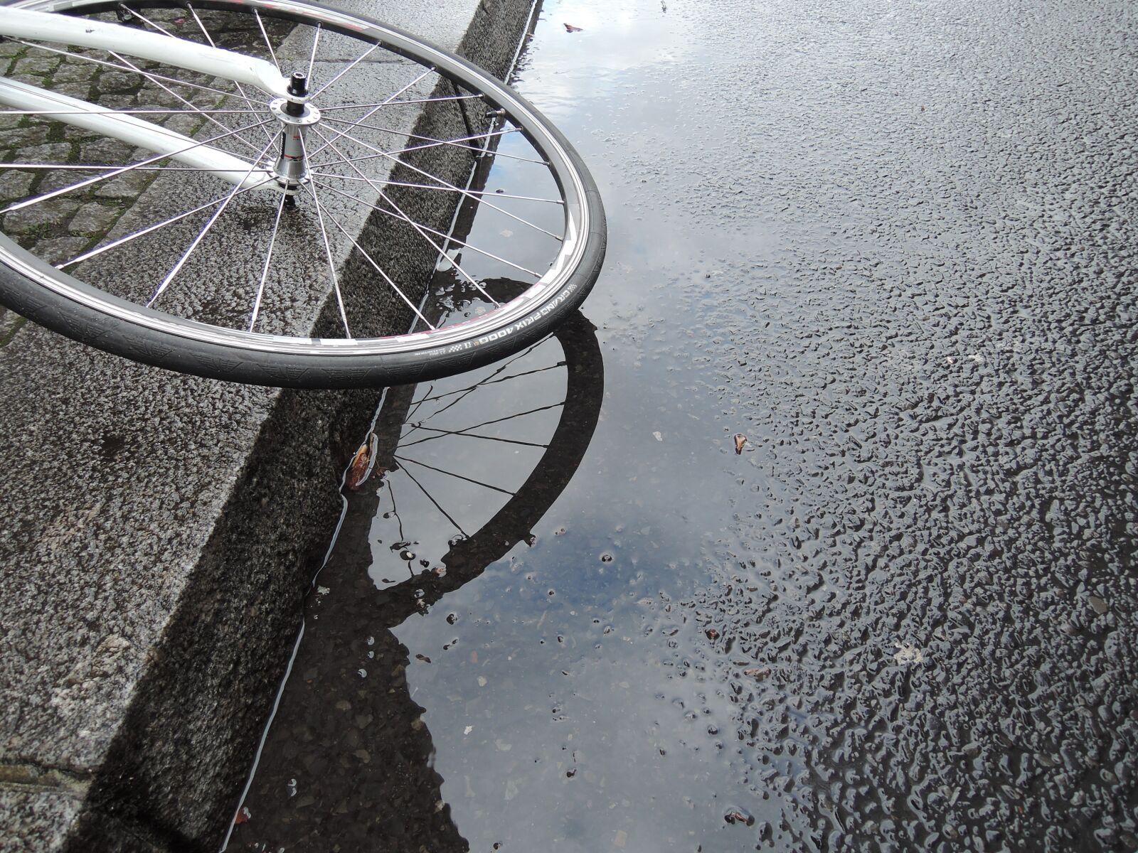 Nikon Coolpix P330 sample photo. Mirroring, bike, city photography