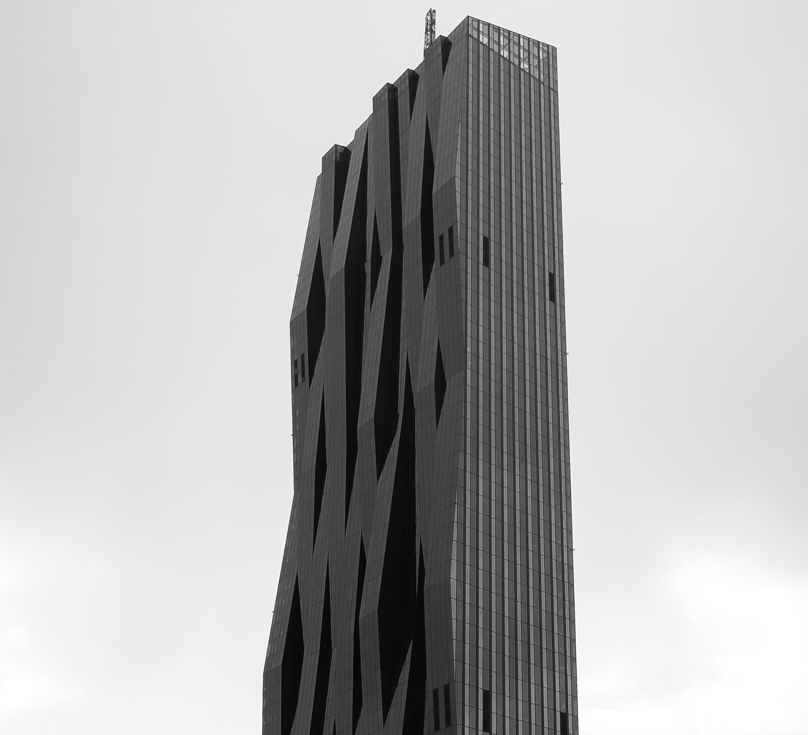 Leica X (Typ 113) sample photo. Skyscraper, skyline, glass facade photography