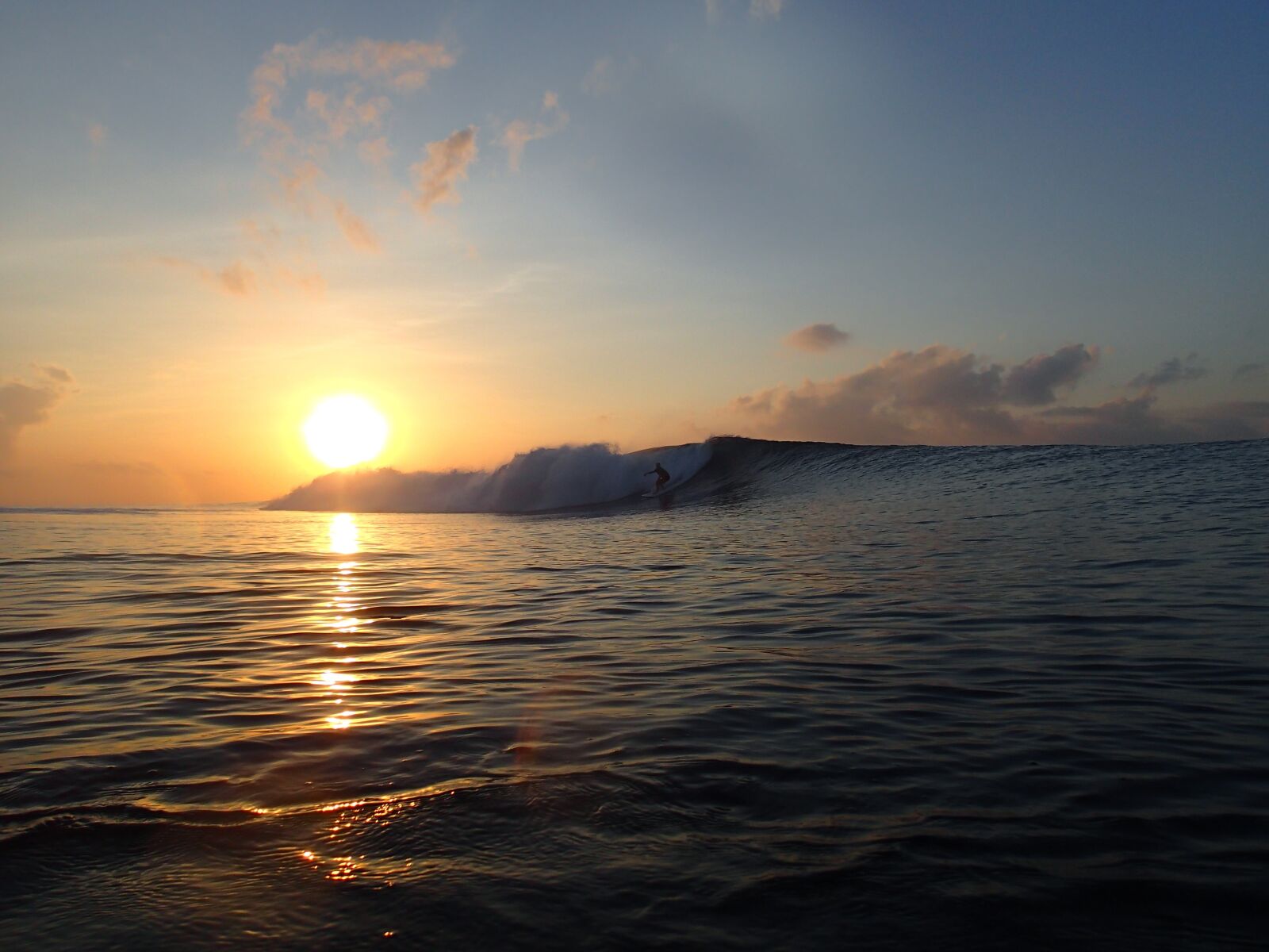 Olympus TG-2 sample photo. Sunrise, surf, sea photography
